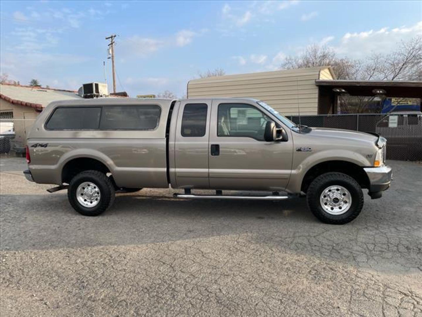 2002 Arizona Beige Clearcoat Metallic Ford F-250 Super Duty XLT (1FTNX21S82E) with an Triton 6.8L V10 310hp 425ft. lbs. Other engine, 4-Speed Automatic transmission, located at 800 Riverside Ave, Roseville, CA, 95678, 916-773-4549 & Toll Free: 866-719-4393, 38.732265, -121.291039 - 4X4 SUPER CAB XLT 88K MILES NEW TIRES ONE OWNER CLEAN CARFAX - Photo#5