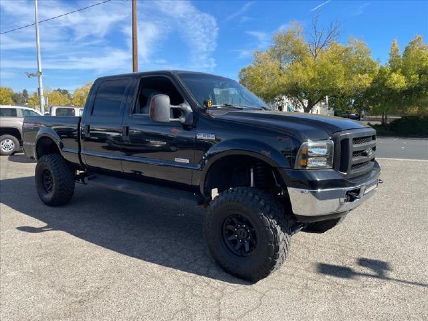 2006 Black Clearcoat Ford F-250 Super Duty Lariat (1FTSW21P46E) with an 6.0L Power Stroke 6.0L Diesel Turbo V8 325hp 560ft. lbs. Direct Injection engine, 5-Speed Automatic transmission, located at 800 Riverside Ave, Roseville, CA, 95678, 916-773-4549 & Toll Free: 866-719-4393, 38.732265, -121.291039 - DIESEL CREW CAB 4X4 LARIAT LIFTED CLEAN CARFAX - Photo#6