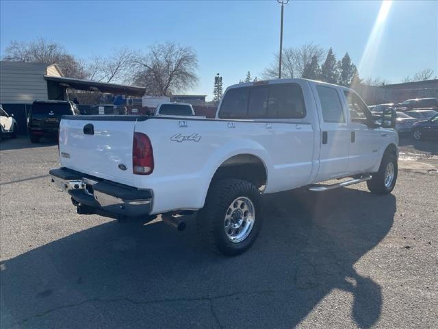 2006 Oxford White Clearcoat Ford F-350 Super Duty XLT (1FTWW31P26E) with an 6.0L Power Stroke 6.0L Diesel Turbo V8 325hp 560ft. lbs. Direct Injection engine, 5-Speed Automatic transmission, located at 800 Riverside Ave, Roseville, CA, 95678, 916-773-4549 & Toll Free: 866-719-4393, 38.732265, -121.291039 - DIESEL CREW CAB 4X4 XLT - Photo#3