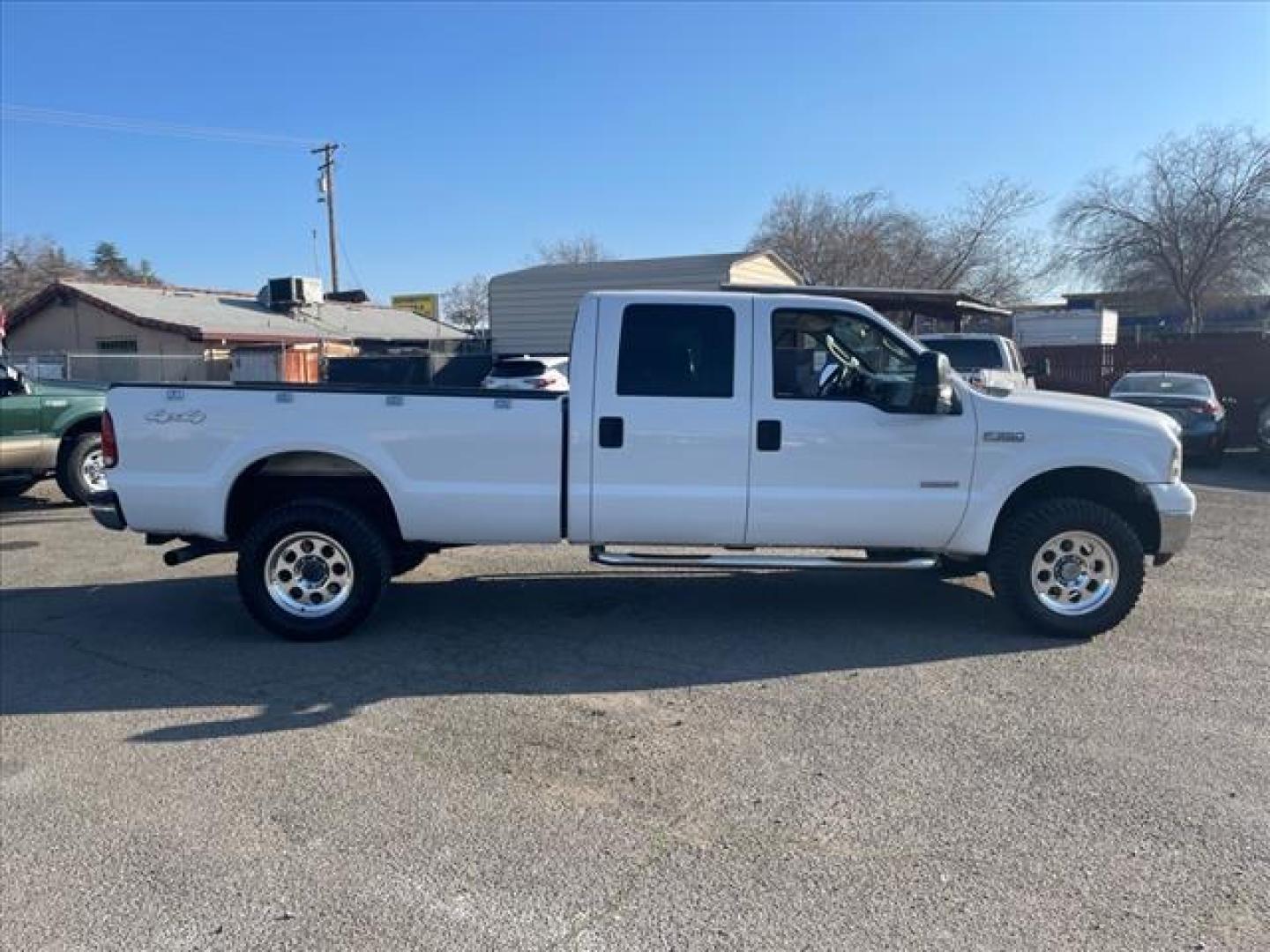 2006 Oxford White Clearcoat Ford F-350 Super Duty XLT (1FTWW31P26E) with an 6.0L Power Stroke 6.0L Diesel Turbo V8 325hp 560ft. lbs. Direct Injection engine, 5-Speed Automatic transmission, located at 800 Riverside Ave, Roseville, CA, 95678, 916-773-4549 & Toll Free: 866-719-4393, 38.732265, -121.291039 - DIESEL CREW CAB 4X4 XLT - Photo#5