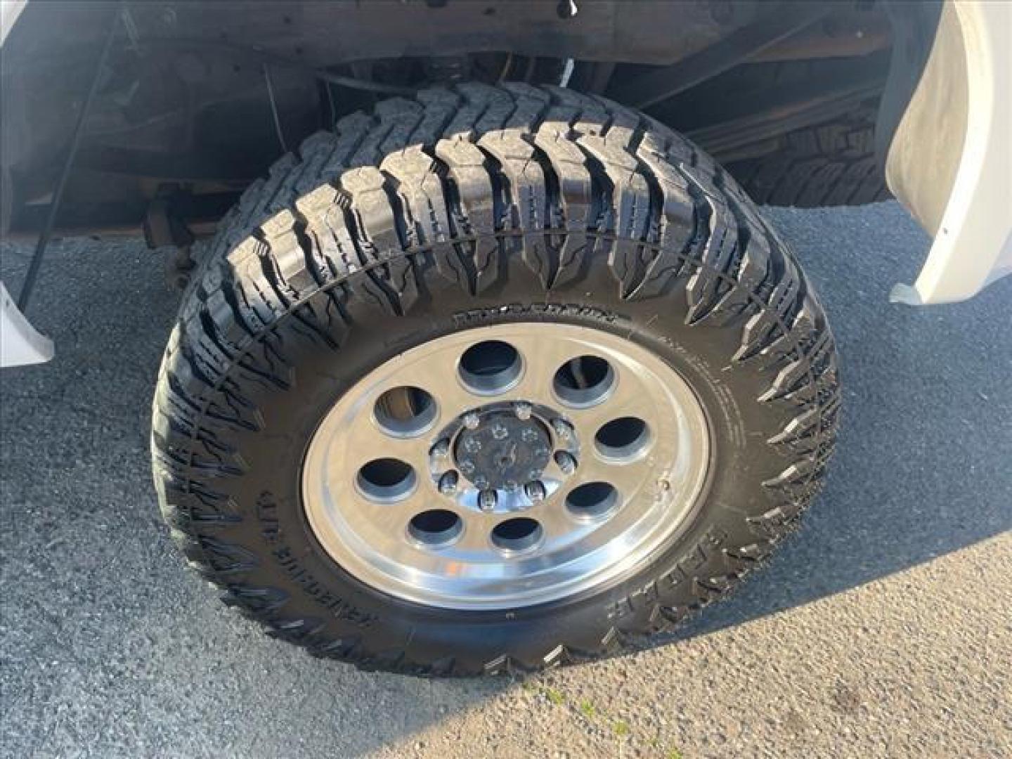 2006 Oxford White Clearcoat Ford F-350 Super Duty XLT (1FTWW31P26E) with an 6.0L Power Stroke 6.0L Diesel Turbo V8 325hp 560ft. lbs. Direct Injection engine, 5-Speed Automatic transmission, located at 800 Riverside Ave, Roseville, CA, 95678, 916-773-4549 & Toll Free: 866-719-4393, 38.732265, -121.291039 - DIESEL CREW CAB 4X4 XLT - Photo#6