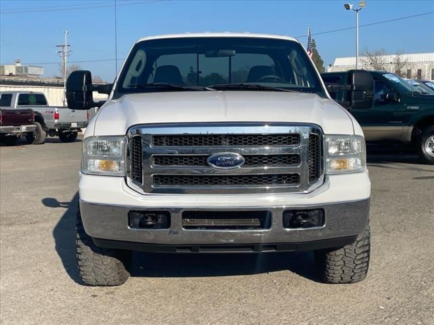 2006 Oxford White Clearcoat Ford F-350 Super Duty XLT (1FTWW31P26E) with an 6.0L Power Stroke 6.0L Diesel Turbo V8 325hp 560ft. lbs. Direct Injection engine, 5-Speed Automatic transmission, located at 800 Riverside Ave, Roseville, CA, 95678, 916-773-4549 & Toll Free: 866-719-4393, 38.732265, -121.291039 - DIESEL CREW CAB 4X4 XLT - Photo#7