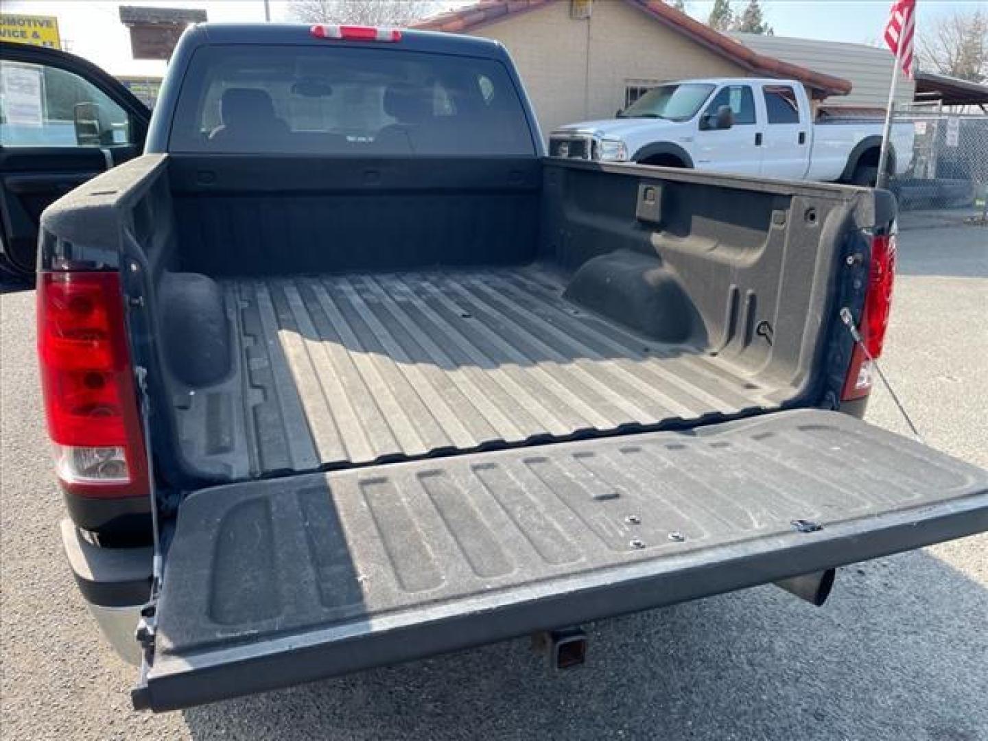 2008 Deep Blue Metallic GMC Sierra 2500HD SLE1 (1GTHK23628F) with an 6.6L Duramax 6.6L Diesel Turbo V8 365hp 660ft. lbs. Common Rail Direct Injection engine, Allison 1000 6-Speed Shiftable Automatic transmission, located at 800 Riverside Ave, Roseville, CA, 95678, 916-773-4549 & Toll Free: 866-719-4393, 38.732265, -121.291039 - DURAMAX DIESEL CREW CAB 4X4 SLE ALLISON TRANSMISSION CLEAN CARFAX - Photo#10