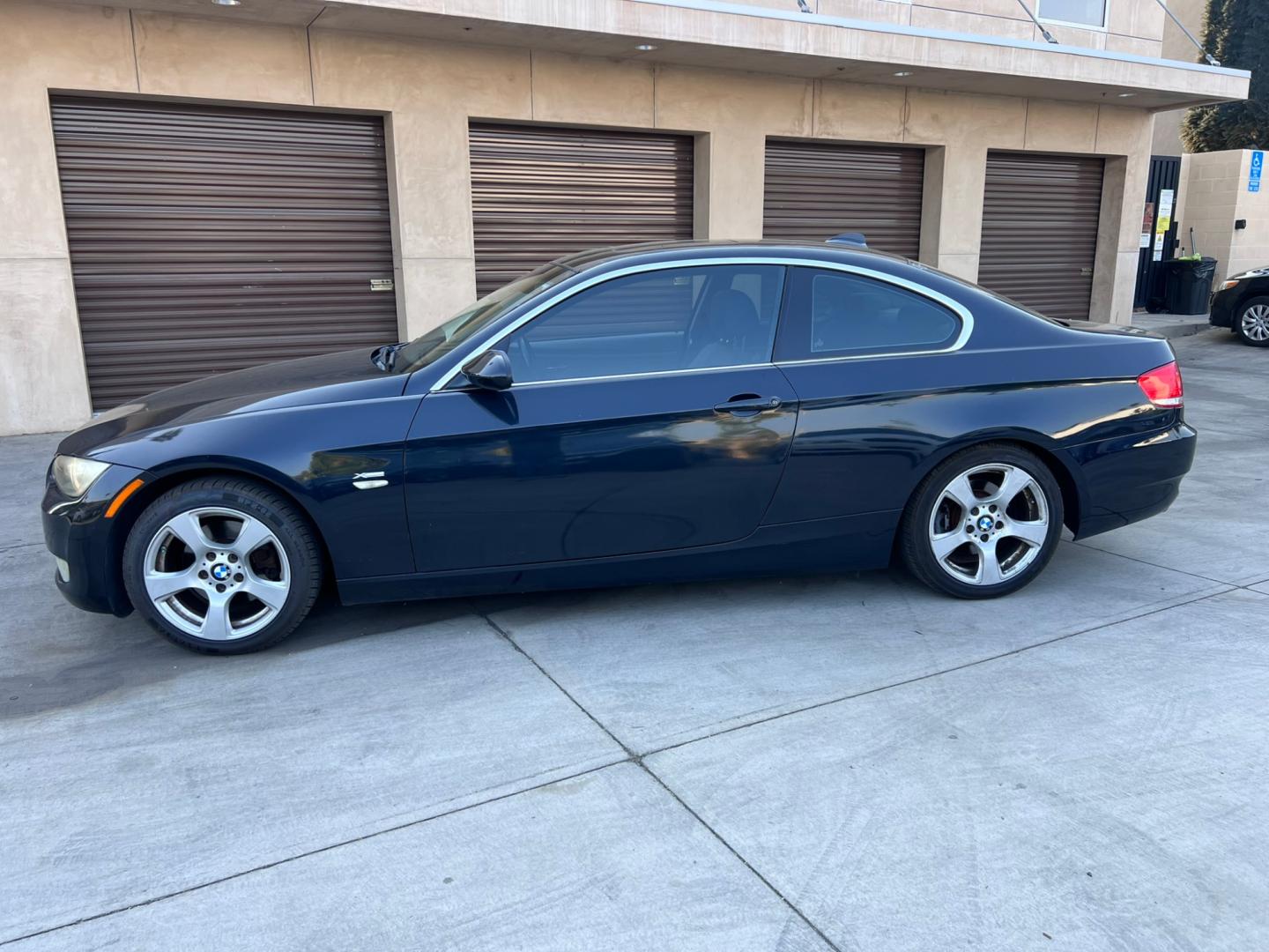 2009 BLACK /Gray BMW 3-Series 328xi Coupe (WBAWC33539P) with an 3.0L L6 DOHC 24V engine, Automatic transmission, located at 30 S. Berkeley Avenue, Pasadena, CA, 91107, (626) 248-7567, 34.145447, -118.109398 - Low Miles!! Leather Seats!!! X-DRIVE!! This 2009 BMW 3-Series 328xi Coupe looks and drives well. Bad Credit? We can help! We are the bank. All our cars are thoroughly inspected and reconditioned by our technicians. FREE CARFAX report. Stop by or call to speak with our friendly staff. Whether you h - Photo#4