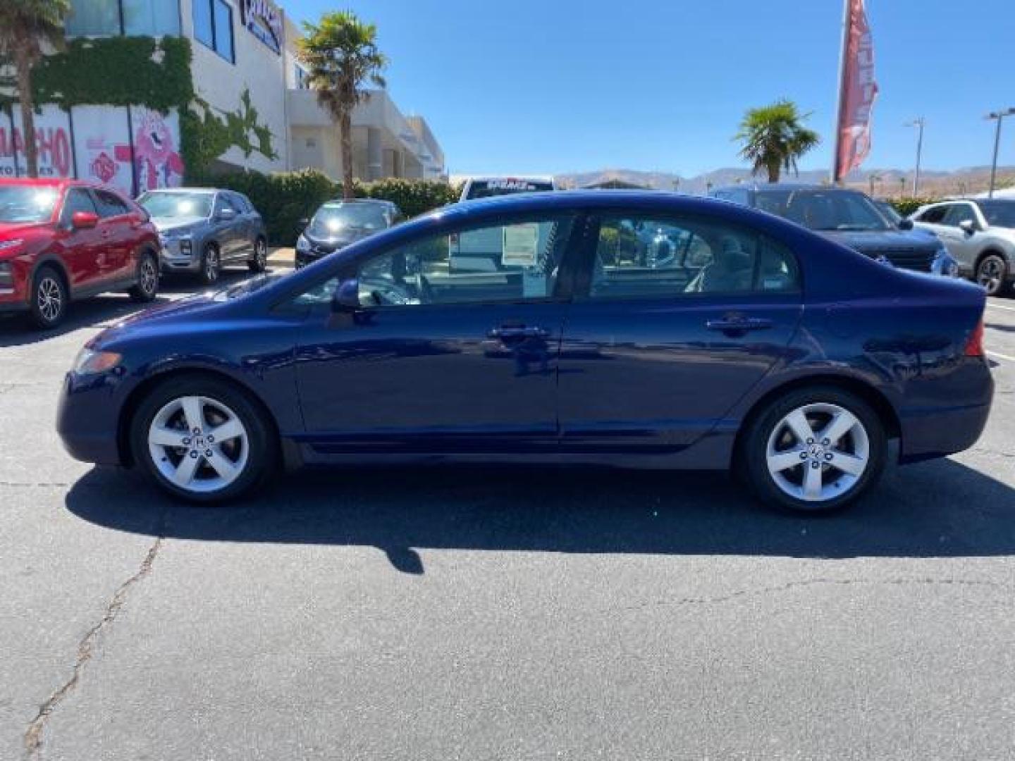 2009 SILVER Honda Civic Sedan (19XFA16589E) with an 4-Cyl VTEC 1.8 Liter engine, Automatic 5-Spd w/Overdrive transmission, located at 412 Auto Vista Drive, Palmdale, 93551, (661) 945-0620, 34.592636, -118.136681 - Photo#4