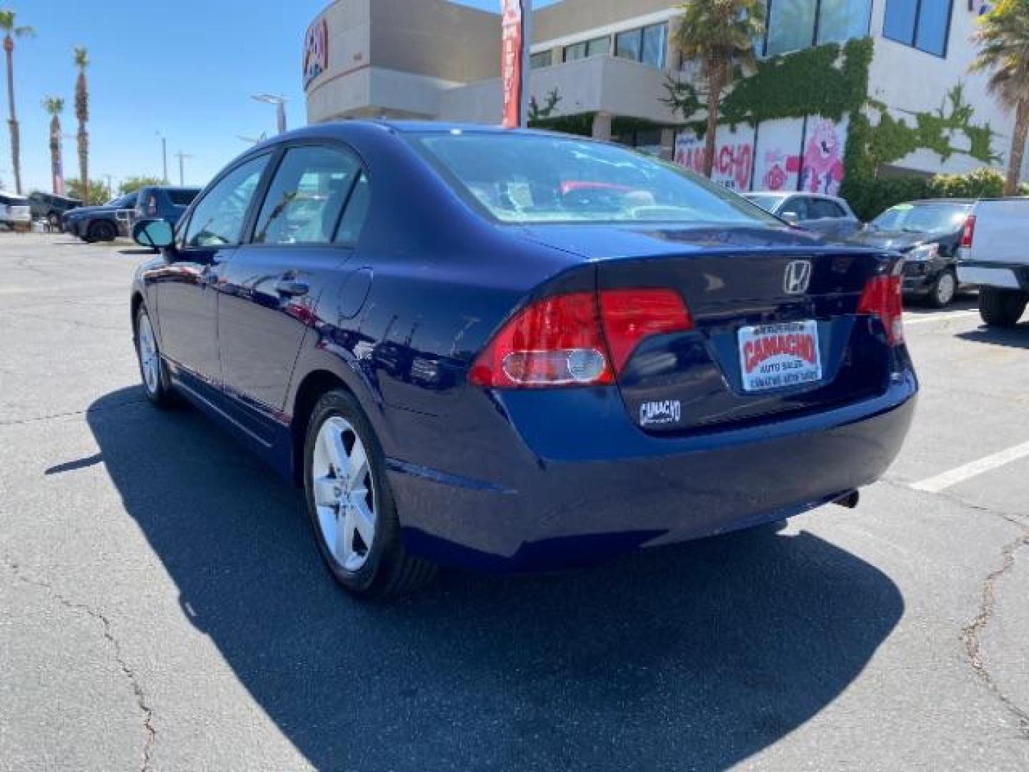 2009 SILVER Honda Civic Sedan (19XFA16589E) with an 4-Cyl VTEC 1.8 Liter engine, Automatic 5-Spd w/Overdrive transmission, located at 412 Auto Vista Drive, Palmdale, 93551, (661) 945-0620, 34.592636, -118.136681 - Photo#5