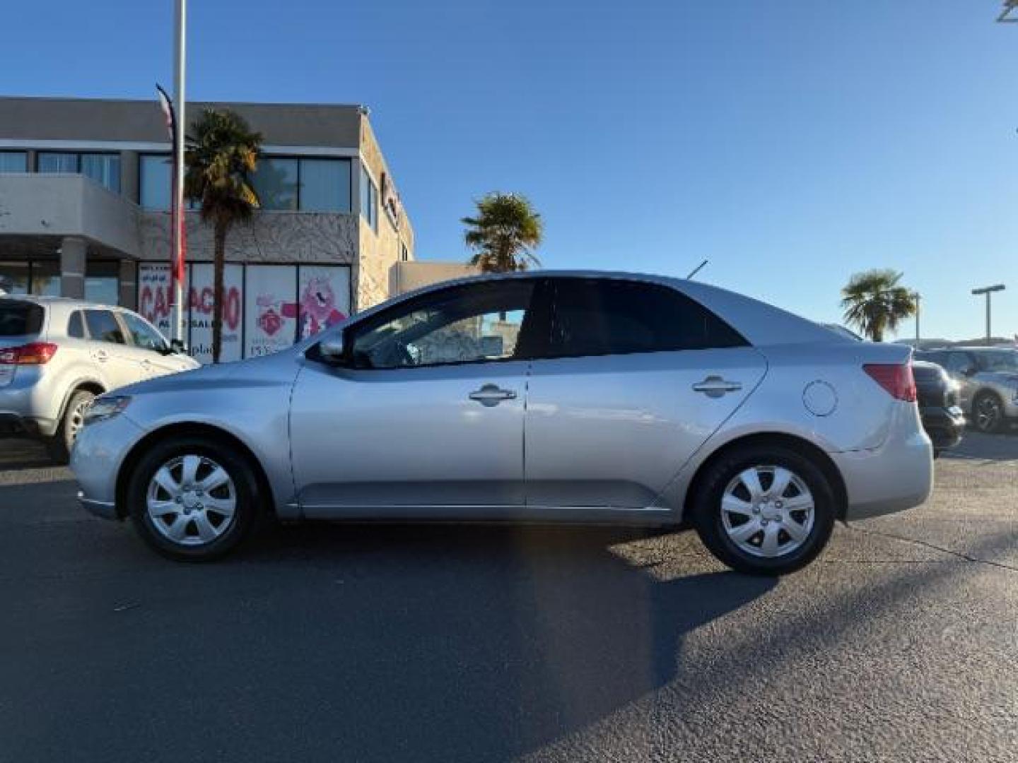 2010 SILVER Kia Forte (KNAFT4A28A5) with an 4-Cyl 2.0 Liter engine, Automatic 4-Spd w/Overdrive transmission, located at 412 Auto Vista Drive, Palmdale, 93551, (661) 945-0620, 34.592636, -118.136681 - Photo#4