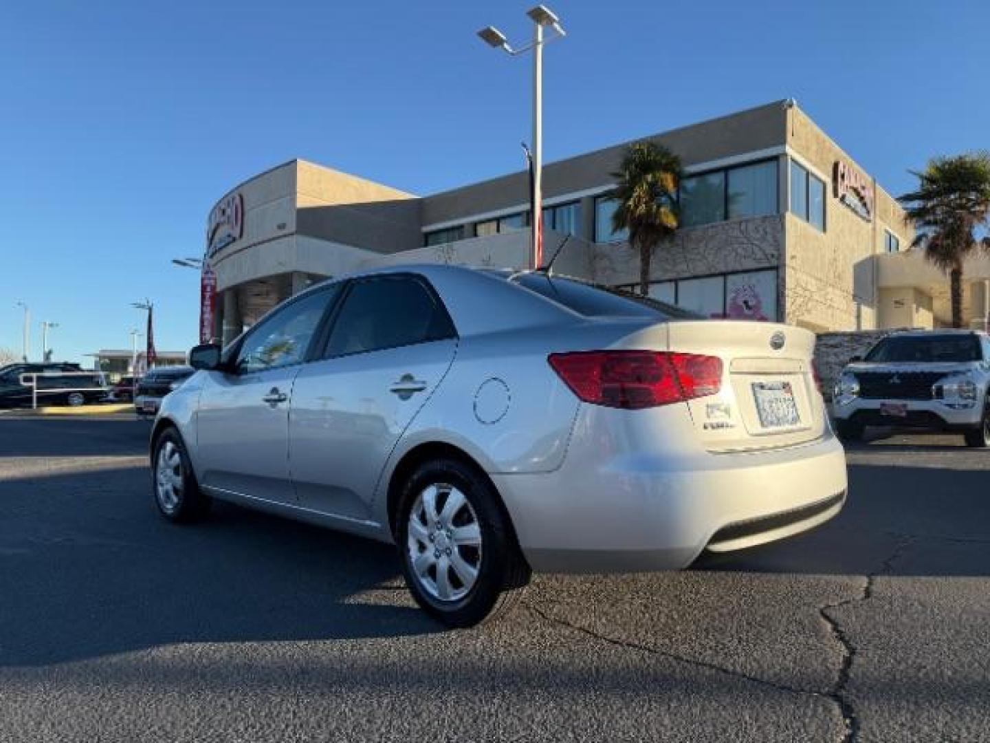 2010 SILVER Kia Forte (KNAFT4A28A5) with an 4-Cyl 2.0 Liter engine, Automatic 4-Spd w/Overdrive transmission, located at 412 Auto Vista Drive, Palmdale, 93551, (661) 945-0620, 34.592636, -118.136681 - Photo#5