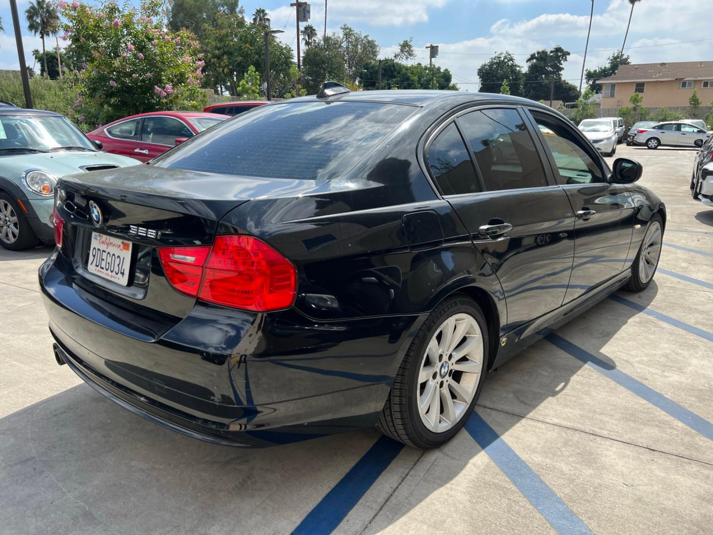 2011 Black /BLACK BMW 3-Series 328i SA SULEV (WBAPH5G56BN) with an 3.0L L6 DOHC 24V engine, Automatic w/Steptronic transmission, located at 30 S. Berkeley Avenue, Pasadena, CA, 91107, (626) 248-7567, 34.145447, -118.109398 - ! Leather interior! looks and drives good! Bad credit? We can help! We are the bank. All our cars are thoroughly inspected and reconditioned by our technicians. FREE CARFAX report. Stop by or call to speak with our friendly staff. Whether you have bad credit, no credit, bankruptcy, or repossession, - Photo#5