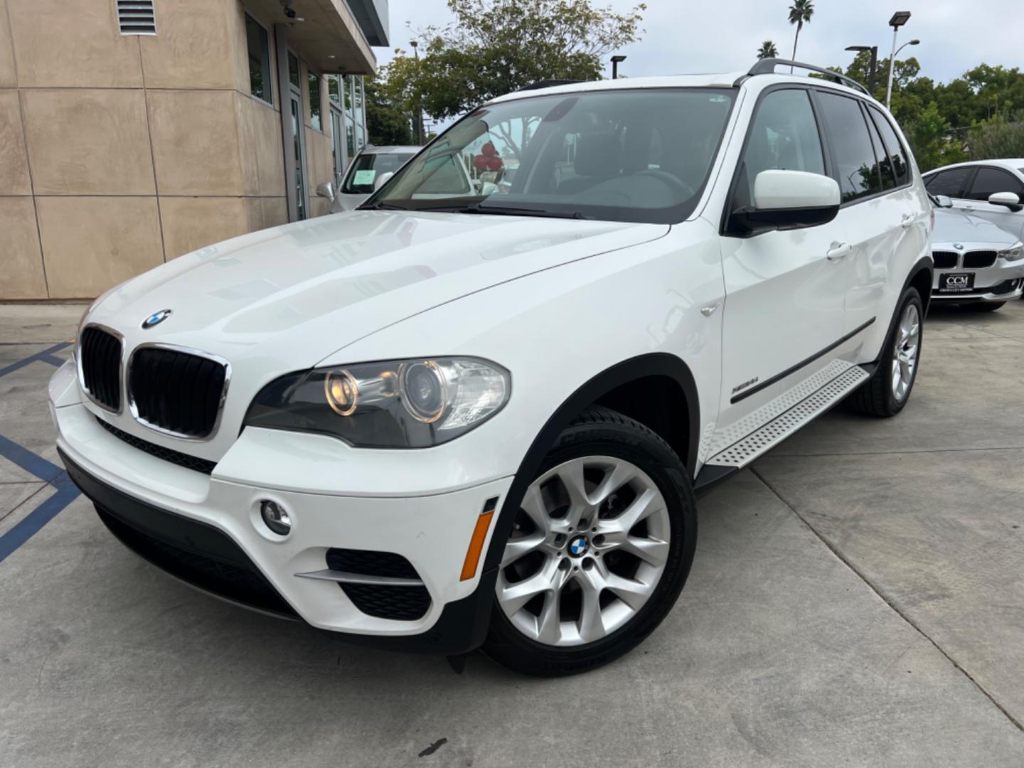 2011 White /TAN BMW X5 xDrive35i (5UXZV4C50BL) with an 3.5L L6 DOHC 24V engine, 6-Speed Automatic transmission, located at 30 S. Berkeley Avenue, Pasadena, CA, 91107, (626) 248-7567, 34.145447, -118.109398 - Navigation ! Leather! Moon-roof! The 2011 BMW X5 xDrive35i is a luxury SUV that offers the perfect combination of performance, style, and comfort. With its powerful engine, all-wheel drive system, and spacious interior, the X5 is perfect for both city driving and off-road adventures. And, with our b - Photo#0