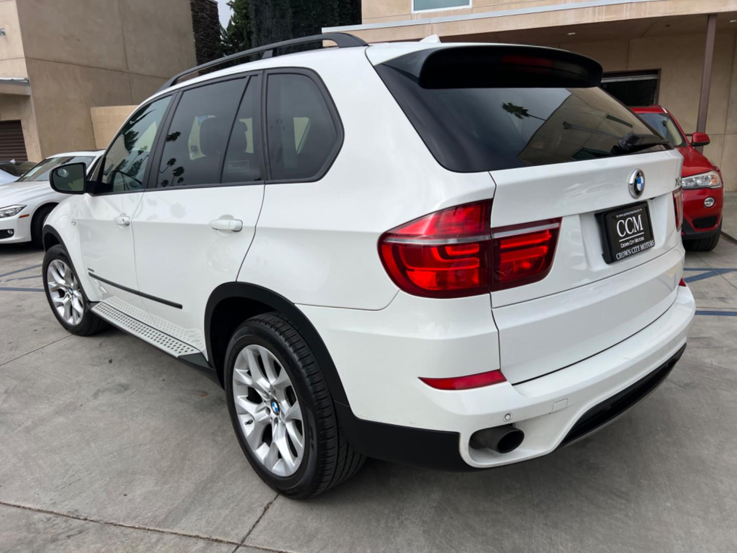 2011 White /TAN BMW X5 xDrive35i (5UXZV4C50BL) with an 3.5L L6 DOHC 24V engine, 6-Speed Automatic transmission, located at 30 S. Berkeley Avenue, Pasadena, CA, 91107, (626) 248-7567, 34.145447, -118.109398 - Navigation ! Leather! Moon-roof! The 2011 BMW X5 xDrive35i is a luxury SUV that offers the perfect combination of performance, style, and comfort. With its powerful engine, all-wheel drive system, and spacious interior, the X5 is perfect for both city driving and off-road adventures. And, with our b - Photo#2