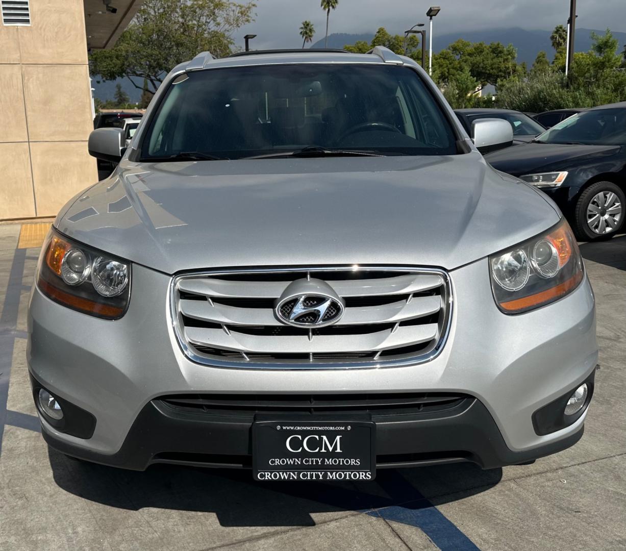 2011 Silver Hyundai Santa Fe Limited 3.5 4WD (5XYZKDAG3BG) with an 3.5L V6 DOHC 24V engine, 6-Speed Automatic transmission, located at 30 S. Berkeley Avenue, Pasadena, CA, 91107, (626) 248-7567, 34.145447, -118.109398 - Fully Loaded! Navigation, Alloys , Leather !! Crown City Motors is a used “Buy Here Pay Here” car dealer in Pasadena CA. “Buy Here Pay Here” financing, means that when you purchase your vehicle from our dealership, that you make the payments to the dealership as well. We do not need the ban - Photo#12