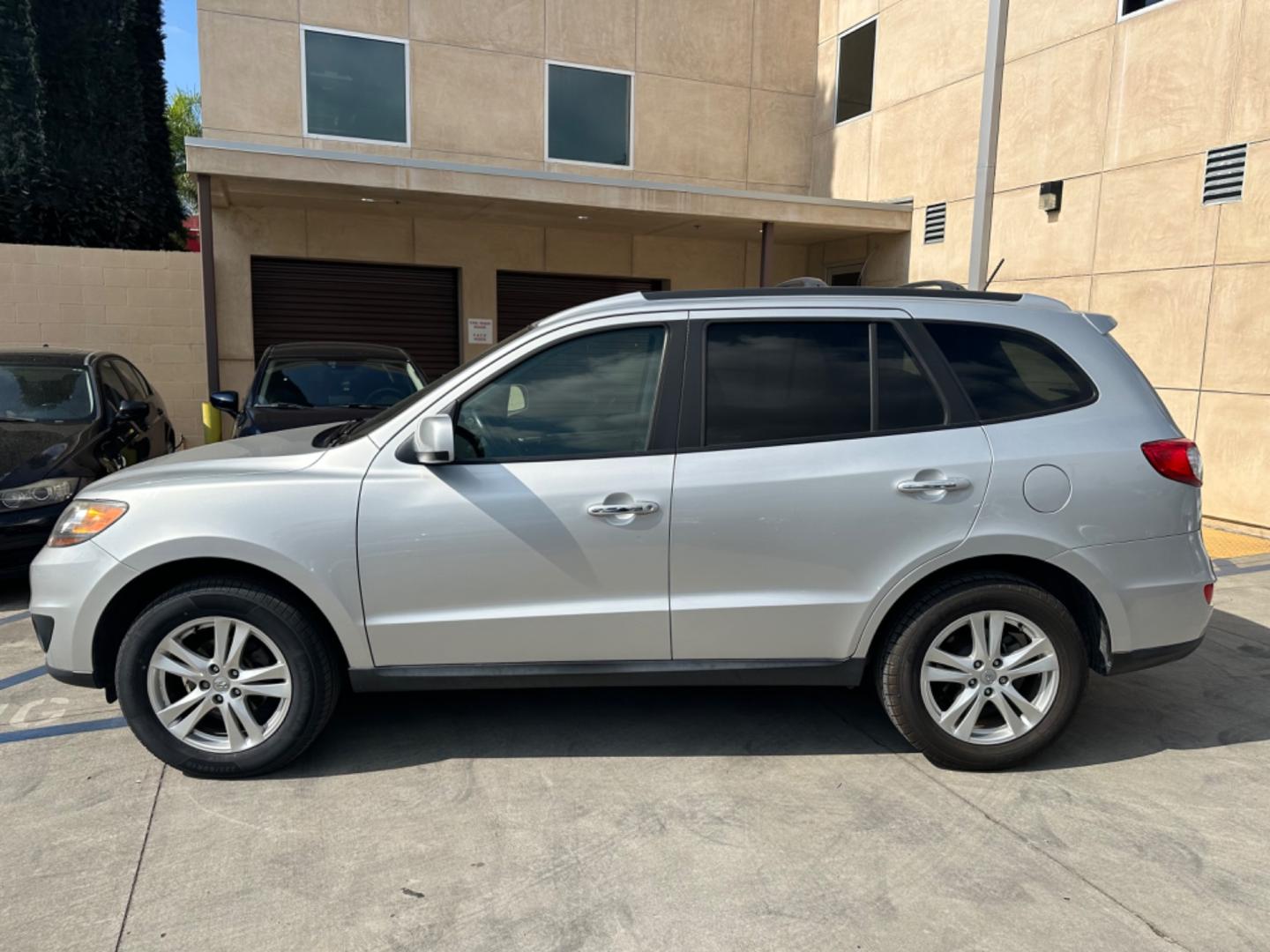 2011 Silver Hyundai Santa Fe Limited 3.5 4WD (5XYZKDAG3BG) with an 3.5L V6 DOHC 24V engine, 6-Speed Automatic transmission, located at 30 S. Berkeley Avenue, Pasadena, CA, 91107, (626) 248-7567, 34.145447, -118.109398 - Fully Loaded! Navigation, Alloys , Leather !! Crown City Motors is a used “Buy Here Pay Here” car dealer in Pasadena CA. “Buy Here Pay Here” financing, means that when you purchase your vehicle from our dealership, that you make the payments to the dealership as well. We do not need the ban - Photo#13