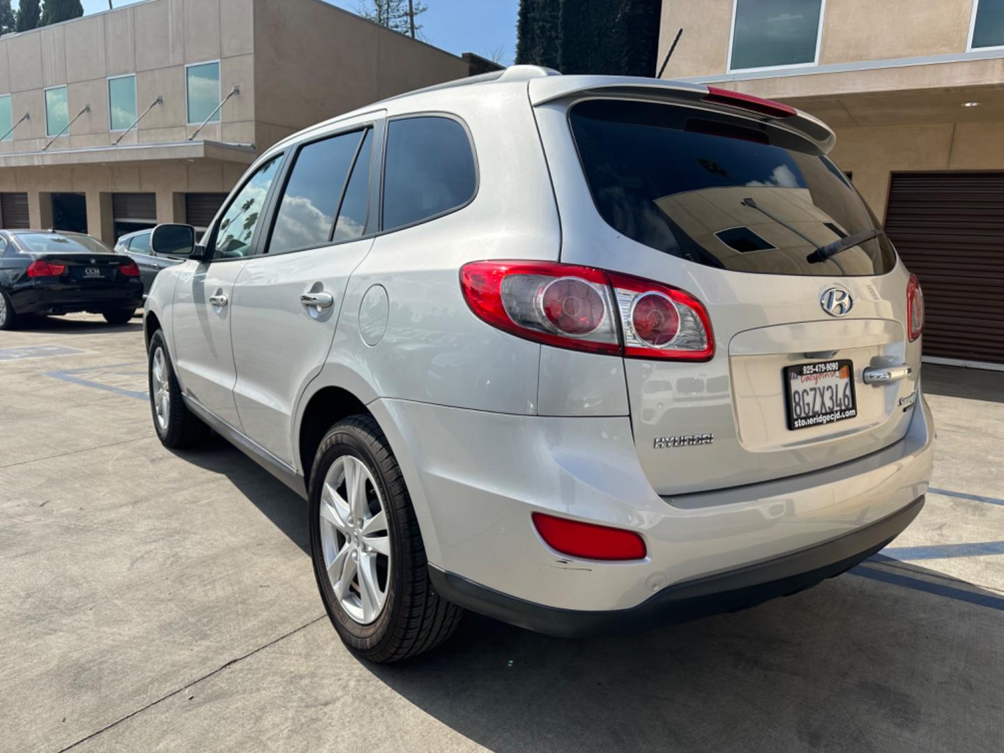 2011 Silver Hyundai Santa Fe Limited 3.5 4WD (5XYZKDAG3BG) with an 3.5L V6 DOHC 24V engine, 6-Speed Automatic transmission, located at 30 S. Berkeley Avenue, Pasadena, CA, 91107, (626) 248-7567, 34.145447, -118.109398 - Fully Loaded! Navigation, Alloys , Leather !! Crown City Motors is a used “Buy Here Pay Here” car dealer in Pasadena CA. “Buy Here Pay Here” financing, means that when you purchase your vehicle from our dealership, that you make the payments to the dealership as well. We do not need the ban - Photo#14