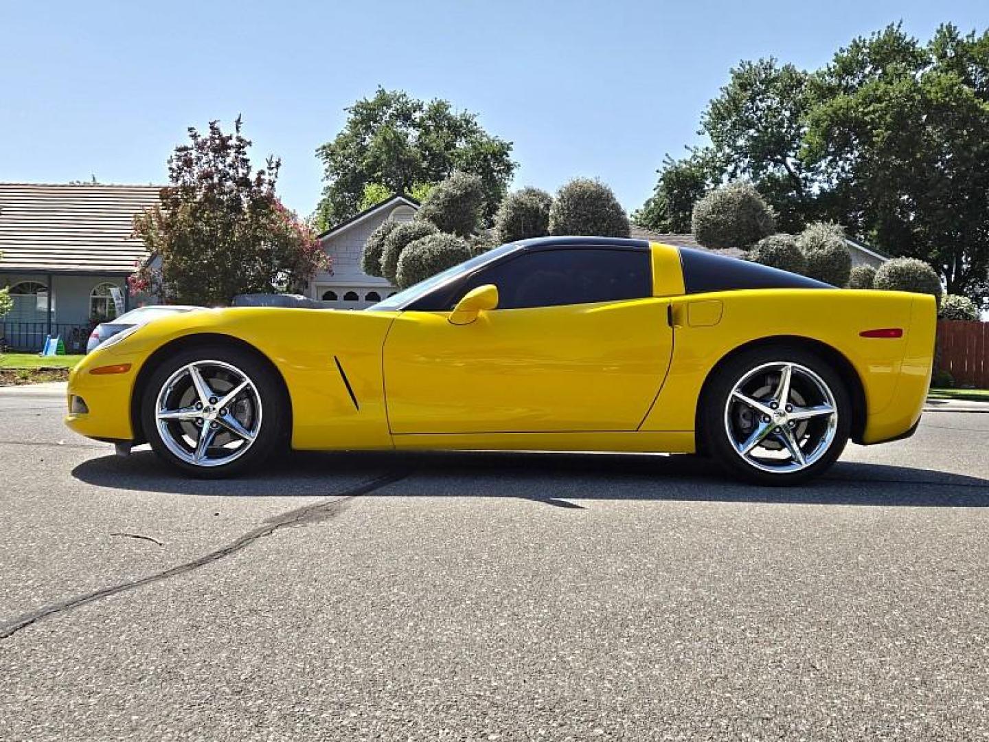 2012 YELLOW Chevrolet Corvette (1G1YG2DW7C5) with an V8 6.2 Liter engine, Auto 6-Spd w/Paddle Shft transmission, located at 246 E Walker St., Orland, 95963, (530) 865-5800, 39.747589, -122.178398 - Photo#3