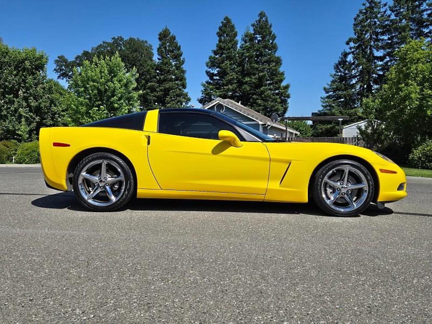 2012 YELLOW Chevrolet Corvette (1G1YG2DW7C5) with an V8 6.2 Liter engine, Auto 6-Spd w/Paddle Shft transmission, located at 246 E Walker St., Orland, 95963, (530) 865-5800, 39.747589, -122.178398 - Photo#7