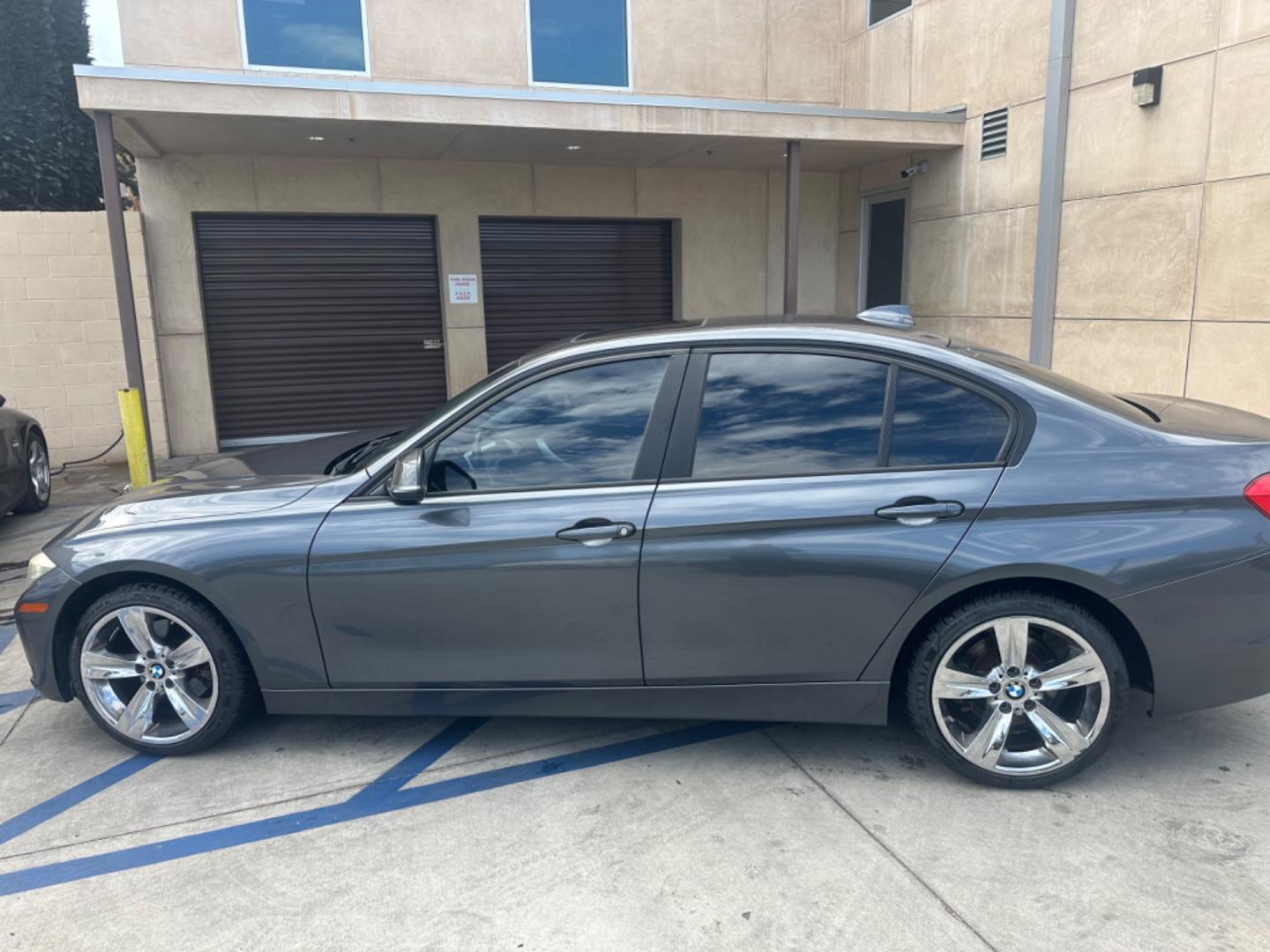 2013 Gray /TAN BMW 3-Series 328i Sedan (WBA3A5C52DJ) with an 2.0L L4 DOHC 16V engine, AUTOMATIC transmission, located at 30 S. Berkeley Avenue, Pasadena, CA, 91107, (626) 248-7567, 34.145447, -118.109398 - Leather Seats! New Tires! Low Miles! This 2013 BMW 3-Series looks and drives good! Bad credit? We can help! We are the bank. All our cars are thoroughly inspected and reconditioned by our technicians. FREE CARFAX report. Stop by or call to speak with our friendly staff. Whether you have bad credit, - Photo#1