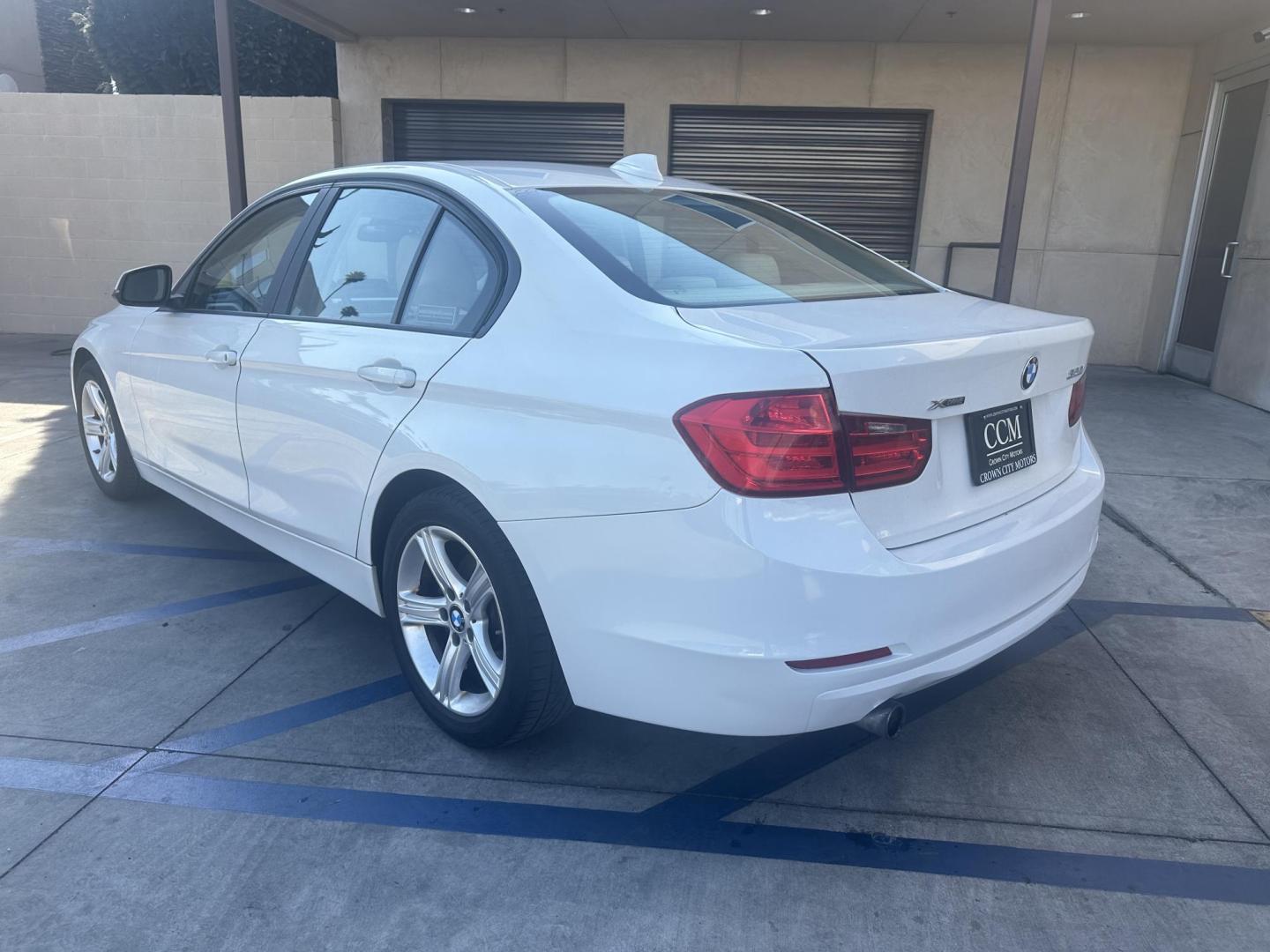 2013 White /Tan BMW 3-Series Leather (WBA3C3C56DF) with an 4 Cylinder engine, Automatic transmission, located at 30 S. Berkeley Avenue, Pasadena, CA, 91107, (626) 248-7567, 34.145447, -118.109398 - Low Miles! Leather seats! ntroducing the 2013 BMW 3-Series 320i Sedan, a timeless blend of luxury, performance, and style. With its sleek design and impressive features, this vehicle is sure to turn heads on the road. And with only 88,248 miles on the odometer, it's a low-mileage gem, especially f - Photo#1