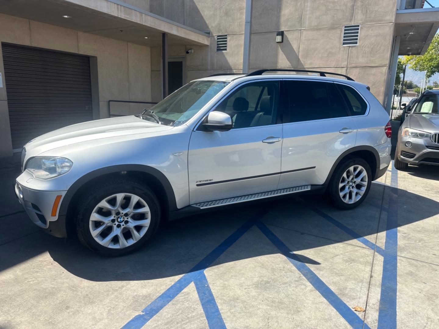 2013 Platinum Bronze Metallic /Black BMW X5 Leather (5UXZV4C59D0) with an 3.0 engine, Automatic transmission, located at 30 S. Berkeley Avenue, Pasadena, CA, 91107, (626) 248-7567, 34.145447, -118.109398 - Photo#10