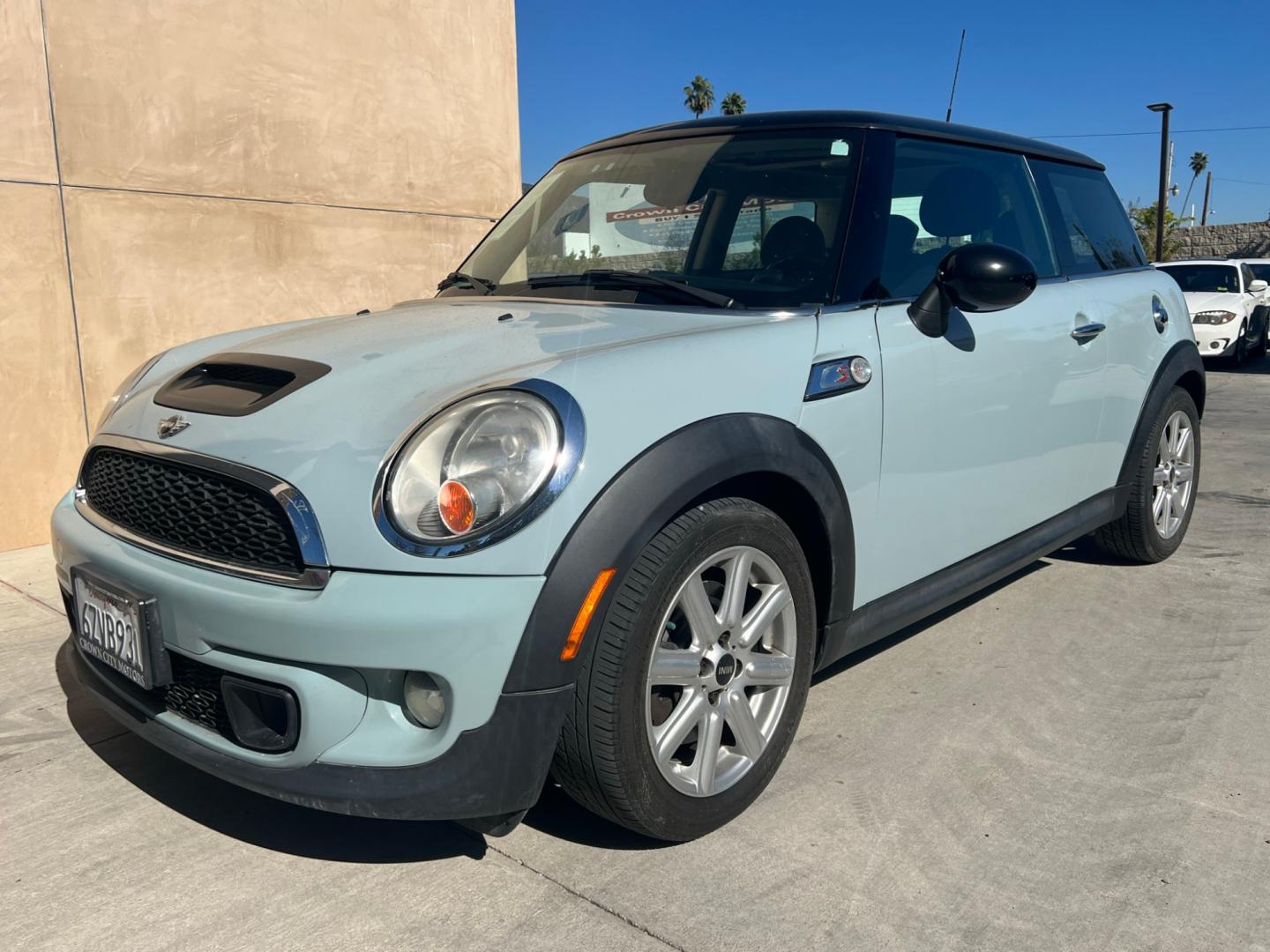 2013 /Black Mini Cooper S (WMWSV3C53DT) with an 1.6L L4 DOHC 16V TURBO engine, Automatic transmission, located at 30 S. Berkeley Avenue, Pasadena, CA, 91107, (626) 248-7567, 34.145447, -118.109398 - Leather , Alloy. MPG! Fully loaded! This looks and drives well. Looks and Drives Good! Bad credit? We can help! We are the bank. All our cars are thoroughly inspected and reconditioned by our technicians. FREE CARFAX report. Stop by or call to speak with our friendly staff. Whether you have bad cr - Photo#0