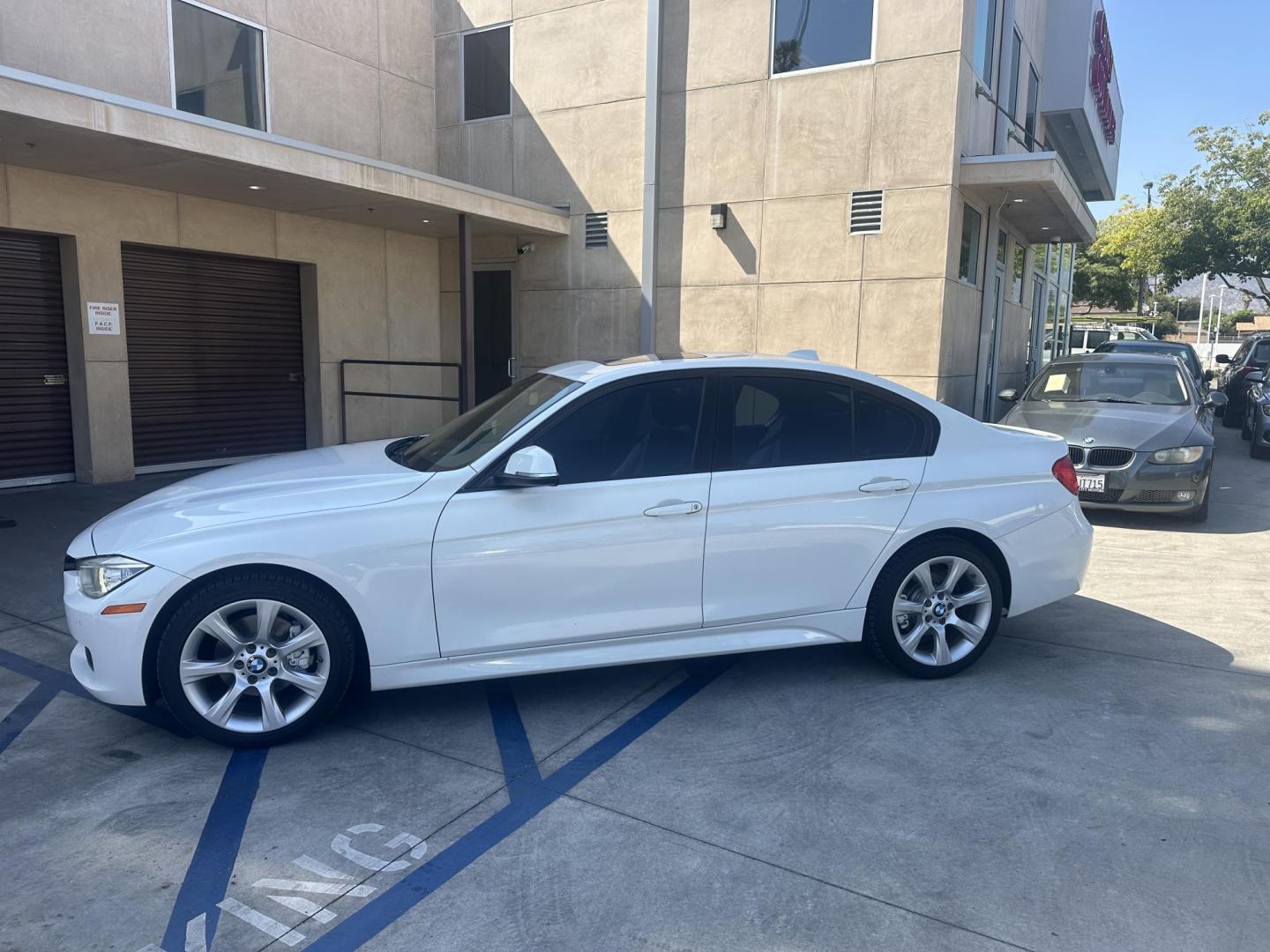 2014 White BMW 3-Series 320i xDrive (WBA3C3C54EK) with an 2.0L L4 DOHC 16V engine, AUTOMATIC transmission, located at 30 S. Berkeley Avenue, Pasadena, CA, 91107, (626) 248-7567, 34.145447, -118.109398 - Crown City Motors is a used “Buy Here Pay Here” car dealer in Pasadena CA. “Buy Here Pay Here” financing, means that when you purchase your vehicle from our dealership, that you make the payments to the dealership as well. We do not need the banks approval to get you approved for a used auto - Photo#3