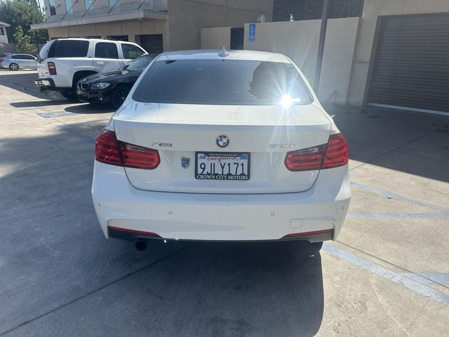 2014 White BMW 3-Series 320i xDrive (WBA3C3C54EK) with an 2.0L L4 DOHC 16V engine, AUTOMATIC transmission, located at 30 S. Berkeley Avenue, Pasadena, CA, 91107, (626) 248-7567, 34.145447, -118.109398 - Crown City Motors is a used “Buy Here Pay Here” car dealer in Pasadena CA. “Buy Here Pay Here” financing, means that when you purchase your vehicle from our dealership, that you make the payments to the dealership as well. We do not need the banks approval to get you approved for a used auto - Photo#4