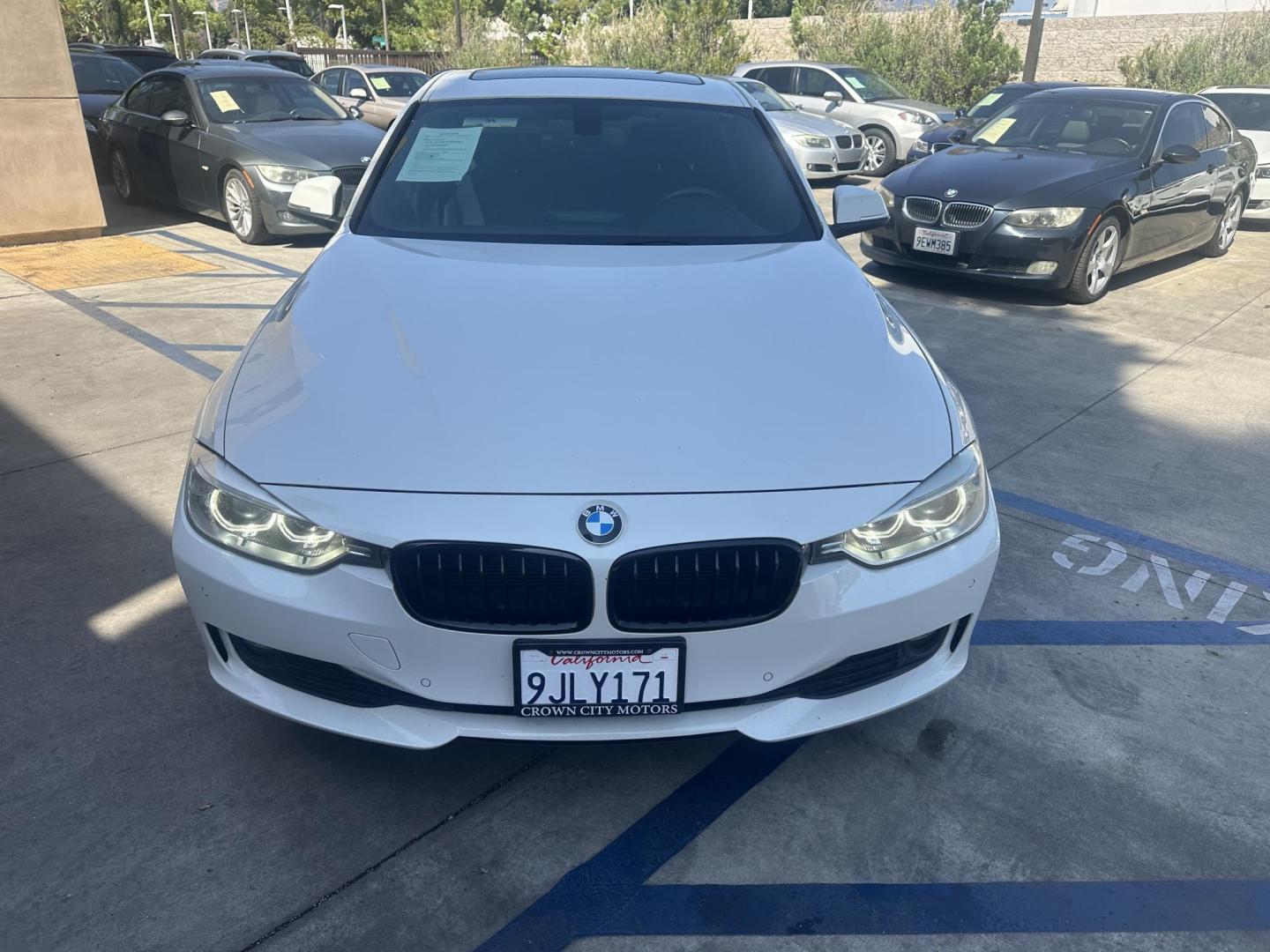 2014 White BMW 3-Series 320i xDrive (WBA3C3C54EK) with an 2.0L L4 DOHC 16V engine, AUTOMATIC transmission, located at 30 S. Berkeley Avenue, Pasadena, CA, 91107, (626) 248-7567, 34.145447, -118.109398 - Crown City Motors is a used “Buy Here Pay Here” car dealer in Pasadena CA. “Buy Here Pay Here” financing, means that when you purchase your vehicle from our dealership, that you make the payments to the dealership as well. We do not need the banks approval to get you approved for a used auto - Photo#7