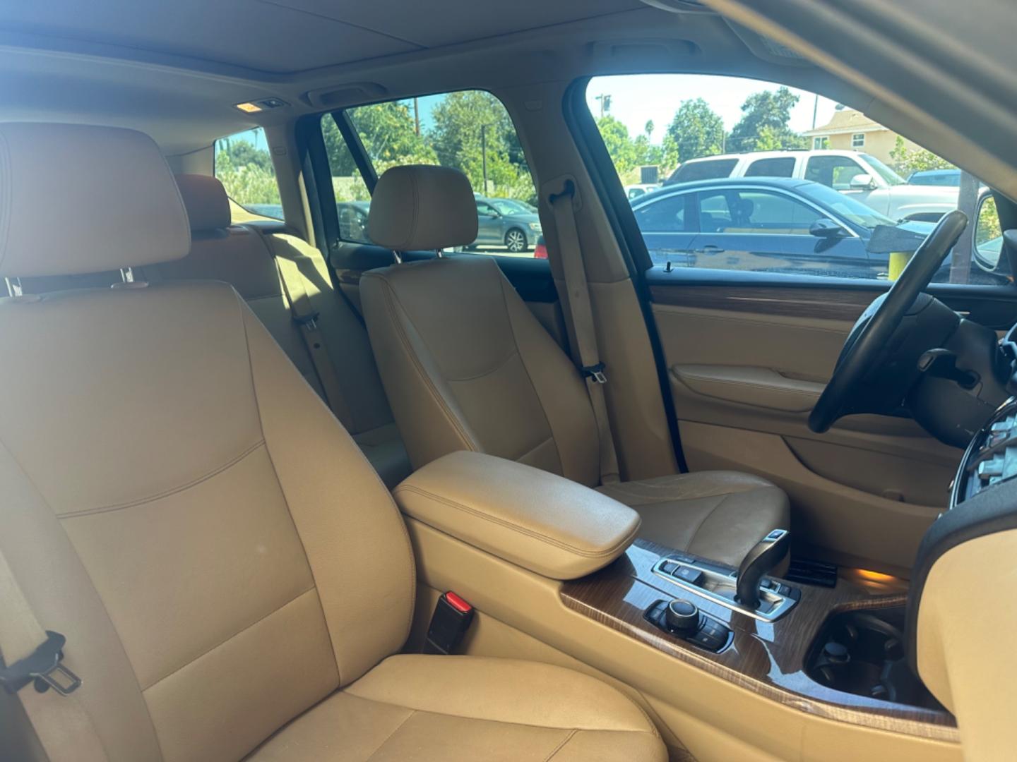 2014 X3 xDrive28i (5UXWX9C55E0) with an 2.0L L4 DOHC 16V engine, 8-Speed Automatic transmission, located at 30 S. Berkeley Avenue, Pasadena, CA, 91107, (626) 248-7567, 34.145447, -118.109398 - Photo#17