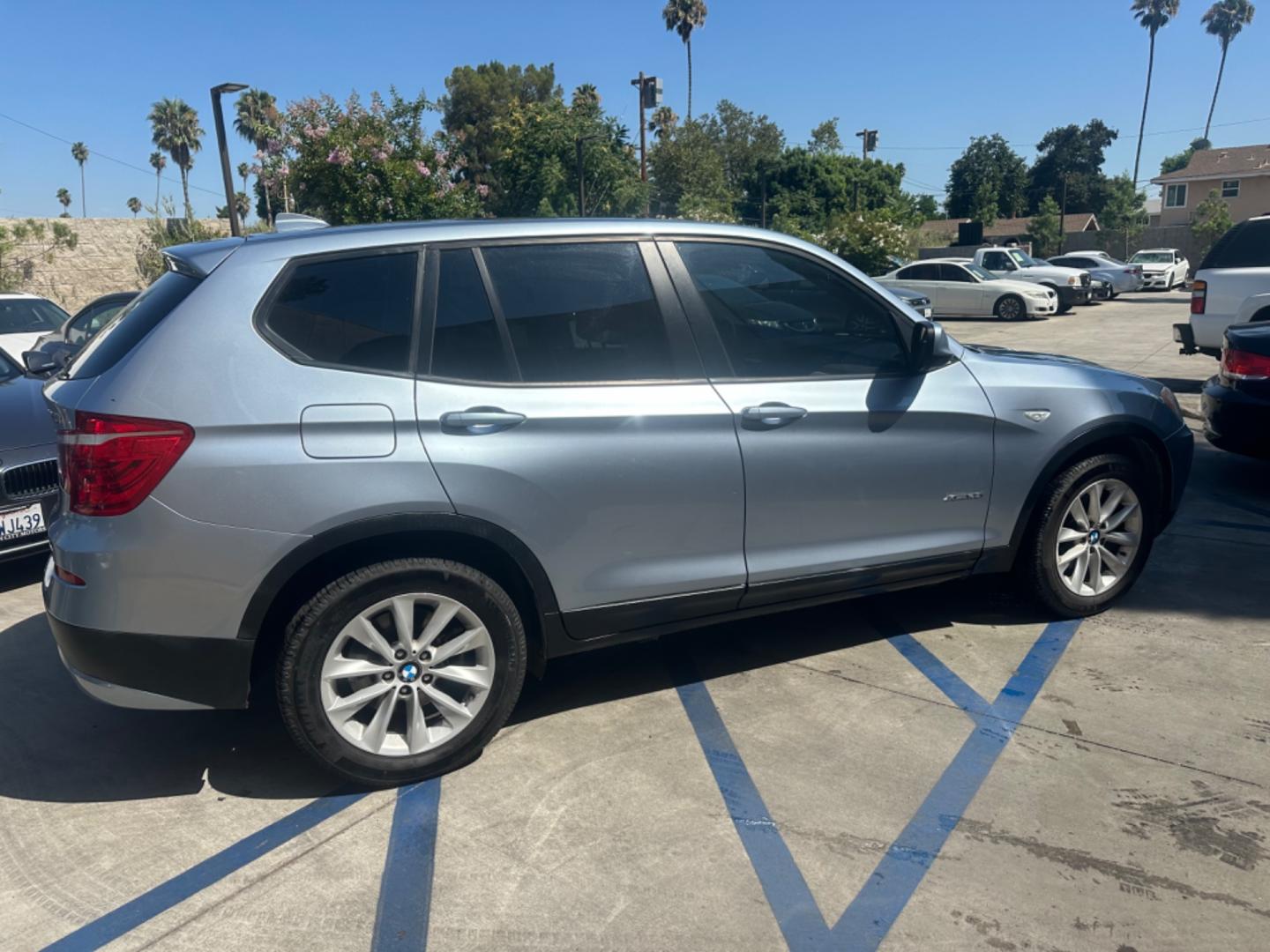 2014 X3 xDrive28i (5UXWX9C55E0) with an 2.0L L4 DOHC 16V engine, 8-Speed Automatic transmission, located at 30 S. Berkeley Avenue, Pasadena, CA, 91107, (626) 248-7567, 34.145447, -118.109398 - Photo#4