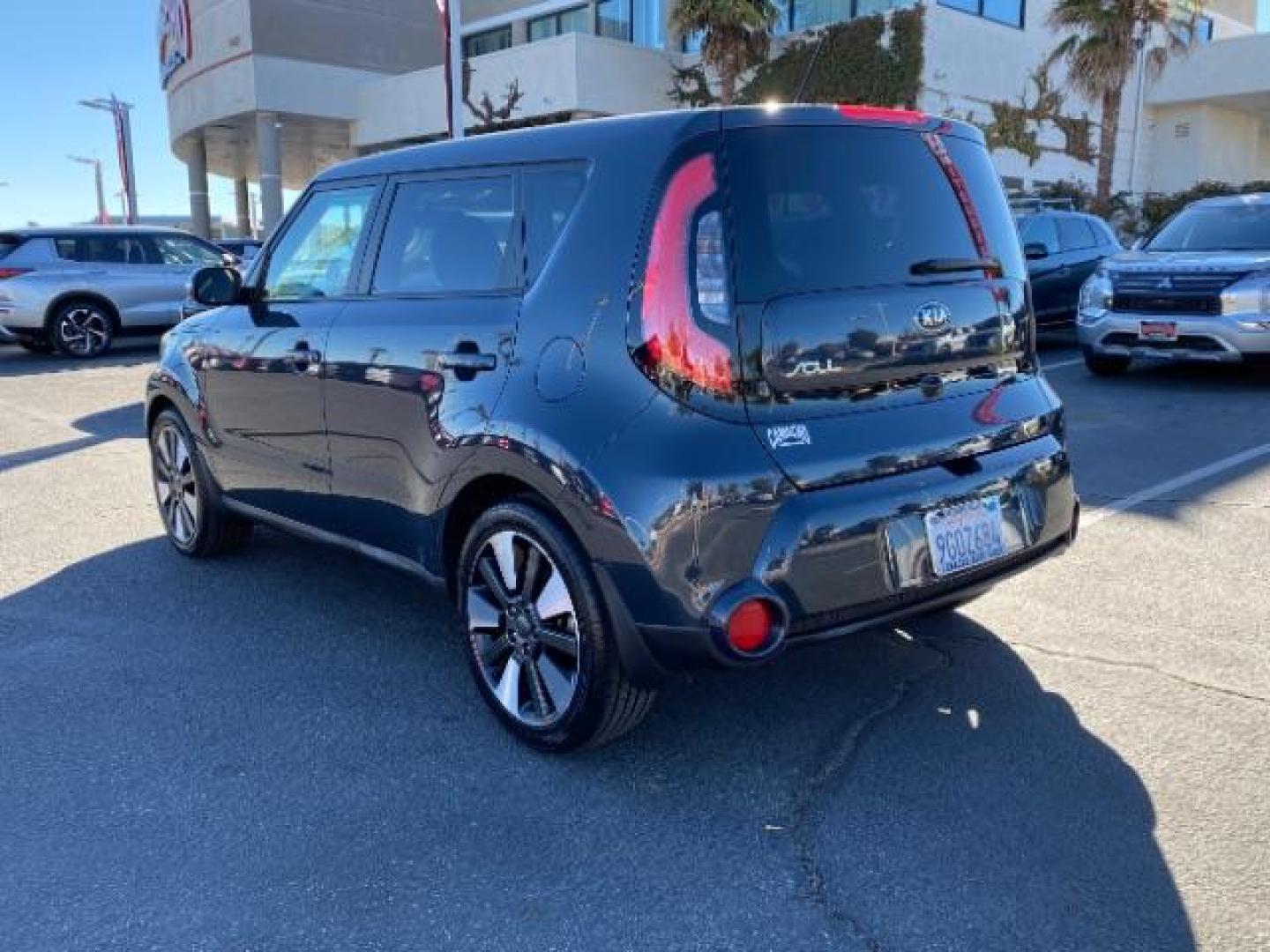 2014 GRAY Kia Soul (KNDJX3A56E7) with an 4-Cyl 2.0 Liter engine, Automatic 6-Spd transmission, located at 412 Auto Vista Drive, Palmdale, 93551, (661) 945-0620, 34.592636, -118.136681 - Photo#4