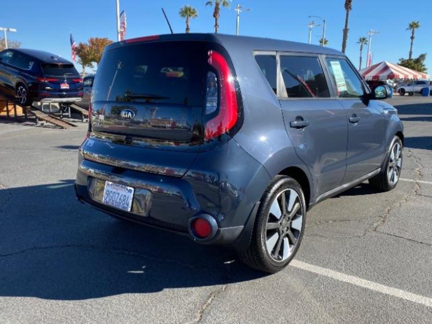 2014 GRAY Kia Soul (KNDJX3A56E7) with an 4-Cyl 2.0 Liter engine, Automatic 6-Spd transmission, located at 412 Auto Vista Drive, Palmdale, 93551, (661) 945-0620, 34.592636, -118.136681 - Photo#6