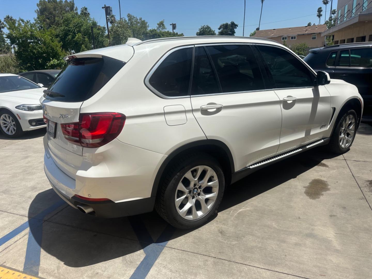 2015 Alpine White /Oyster Nevada Leather BMW X5 Leather (5UXKR0C52F0) with an 3.0 engine, Automatic transmission, located at 30 S. Berkeley Avenue, Pasadena, CA, 91107, (626) 248-7567, 34.145447, -118.109398 - Discover the 2015 BMW X4 xDrive35i: Luxury and Performance at an Affordable Price Are you in the market for a luxury vehicle that combines high performance, advanced technology, and affordability? The 2015 BMW X4 xDrive35i is the perfect choice for you. This outstanding model offers the ideal blend - Photo#3