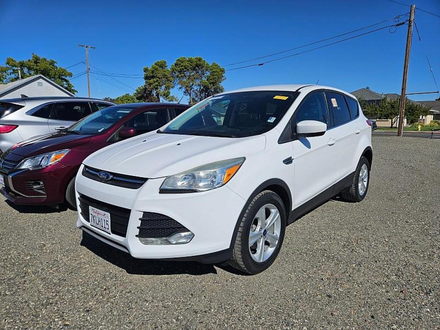 2015 WHITE Ford Escape (1FMCU0GXXFU) with an 4-Cyl EcoBoost 1.6T engine, Auto 6-Spd w/SelShft transmission, located at 246 E Walker St., Orland, 95963, (530) 865-5800, 39.747589, -122.178398 - Photo#0