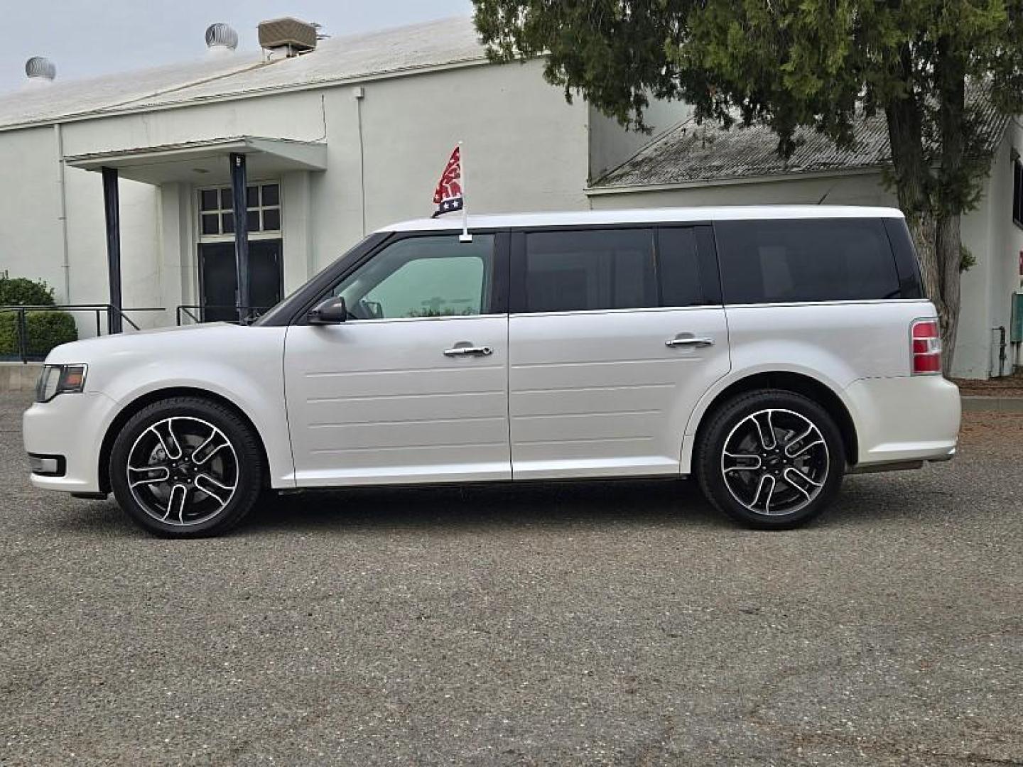 2015 WHITE Ford Flex (2FMGK5C83FB) with an V6 3.5 Liter engine, Automatic 6-Spd w/SelectShift transmission, located at 246 E Walker St., Orland, 95963, (530) 865-5800, 39.747589, -122.178398 - Photo#3