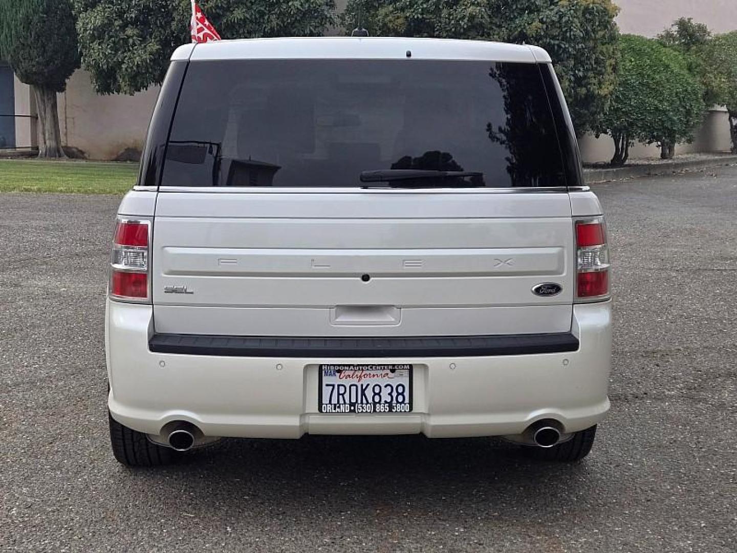 2015 WHITE Ford Flex (2FMGK5C83FB) with an V6 3.5 Liter engine, Automatic 6-Spd w/SelectShift transmission, located at 246 E Walker St., Orland, 95963, (530) 865-5800, 39.747589, -122.178398 - Photo#5