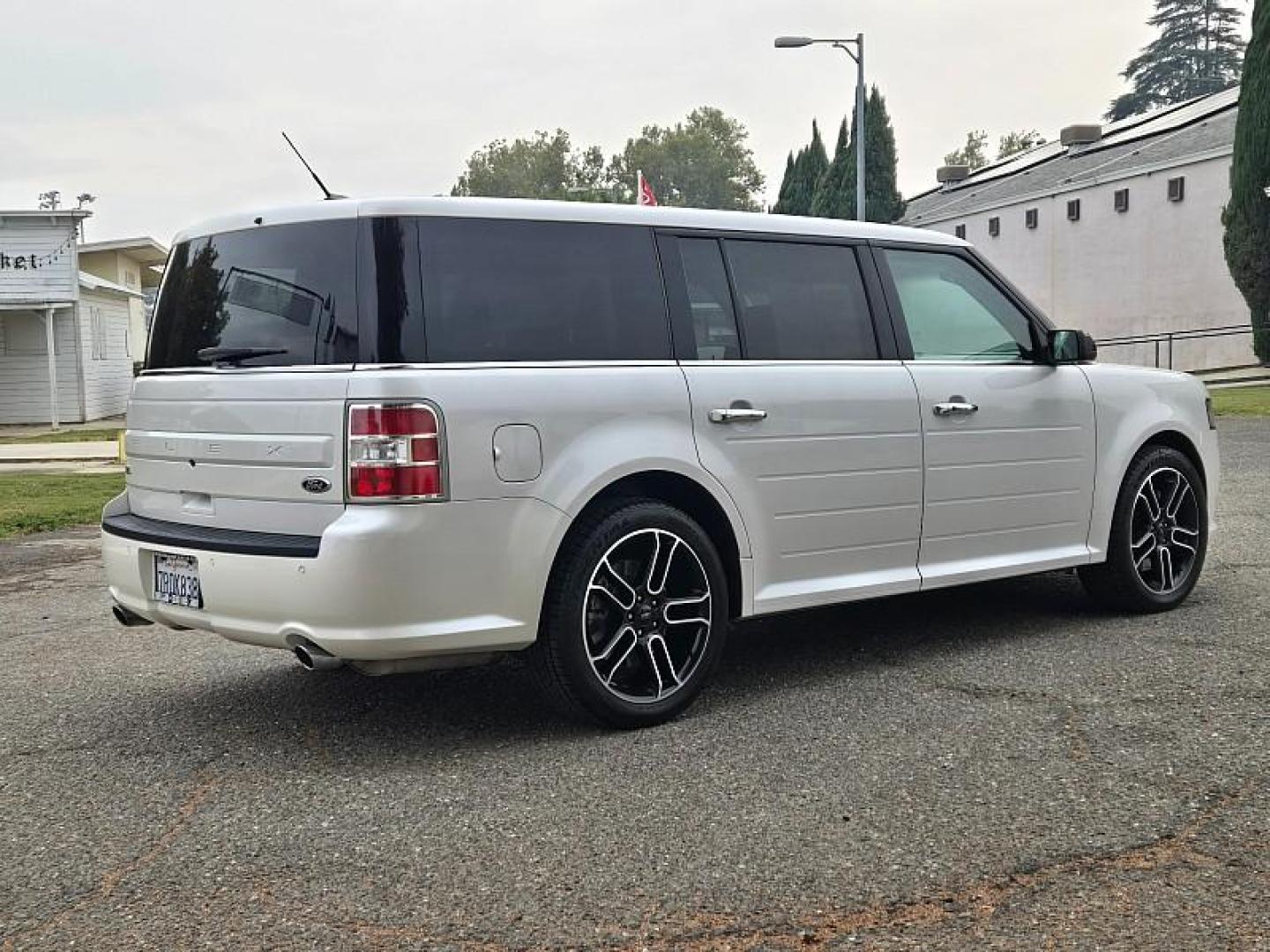 2015 WHITE Ford Flex (2FMGK5C83FB) with an V6 3.5 Liter engine, Automatic 6-Spd w/SelectShift transmission, located at 246 E Walker St., Orland, 95963, (530) 865-5800, 39.747589, -122.178398 - Photo#6