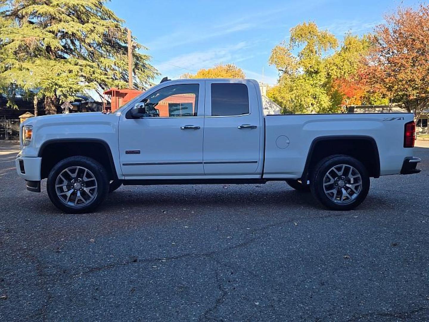 2015 WHITE GMC Sierra 1500 4WD (1GTV2VEC1FZ) , Automatic transmission, located at 246 E Walker St., Orland, 95963, (530) 865-5800, 39.747589, -122.178398 - Photo#3