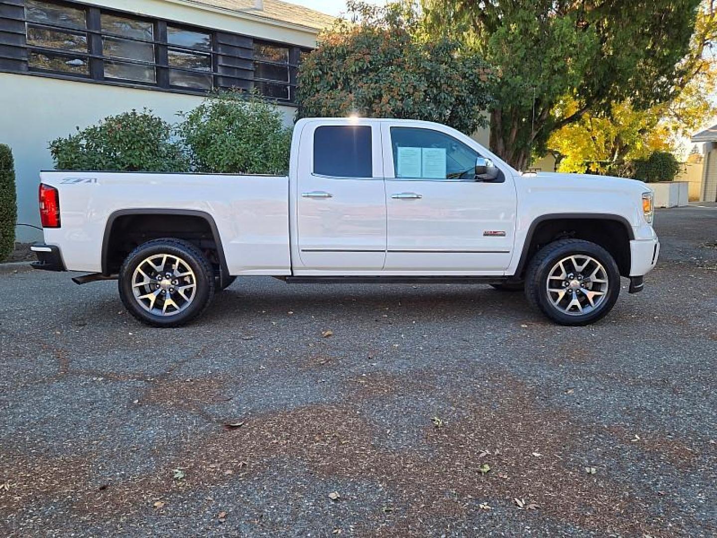 2015 WHITE GMC Sierra 1500 4WD (1GTV2VEC1FZ) , Automatic transmission, located at 246 E Walker St., Orland, 95963, (530) 865-5800, 39.747589, -122.178398 - Photo#7