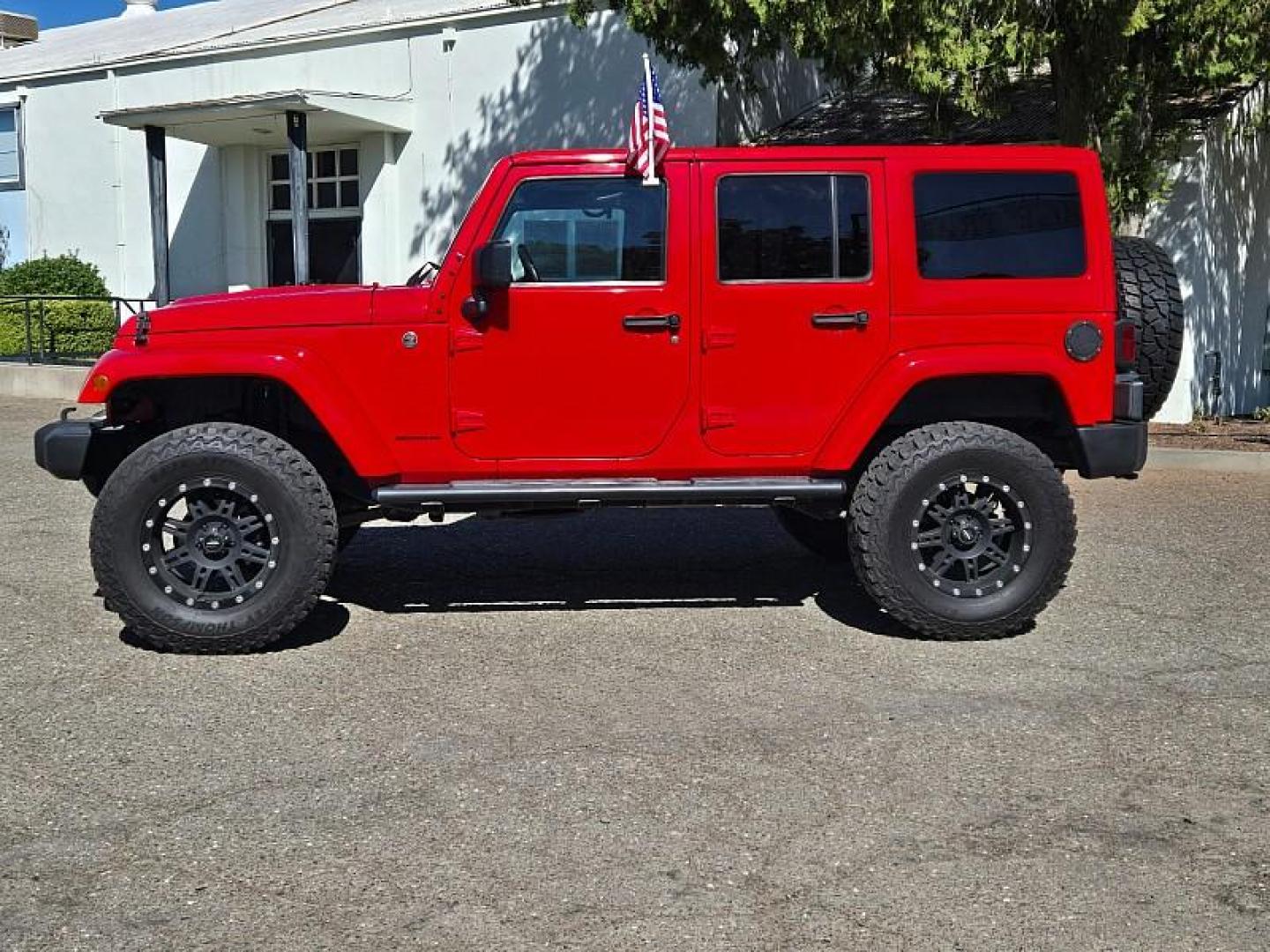 2015 RED Jeep Wrangler Unlimited (1C4BJWEG3FL) with an V6 3.6 Liter engine, Automatic 5-Spd transmission, located at 246 E Walker St., Orland, 95963, (530) 865-5800, 39.747589, -122.178398 - Photo#3