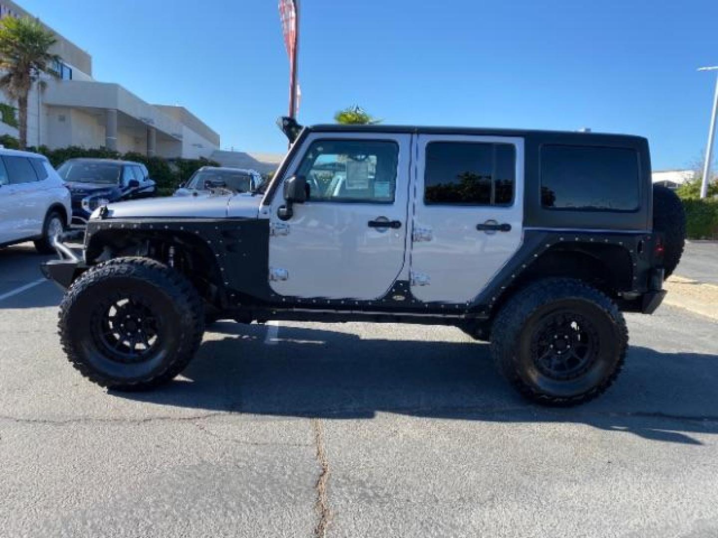 2015 GRAY Jeep Wrangler Unlimited (1C4HJWDG8FL) with an V6 3.6 Liter engine, Automatic transmission, located at 412 Auto Vista Drive, Palmdale, 93551, (661) 945-0620, 34.592636, -118.136681 - Photo#3