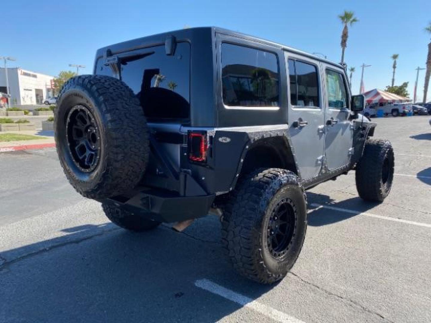 2015 GRAY Jeep Wrangler Unlimited (1C4HJWDG8FL) with an V6 3.6 Liter engine, Automatic transmission, located at 412 Auto Vista Drive, Palmdale, 93551, (661) 945-0620, 34.592636, -118.136681 - Photo#6