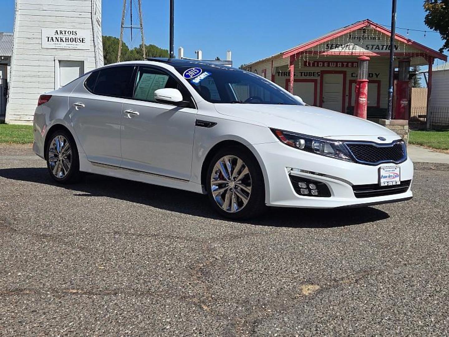 2015 WHITE Kia Optima (5XXGR4A66FG) with an 4-Cyl Turbo 2.0 Liter engine, Auto 6-Spd Sportmatic transmission, located at 246 E Walker St., Orland, 95963, (530) 865-5800, 39.747589, -122.178398 - Photo#2