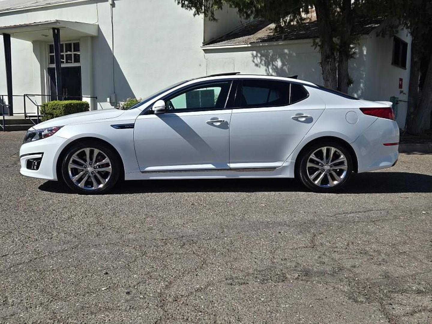 2015 WHITE Kia Optima (5XXGR4A66FG) with an 4-Cyl Turbo 2.0 Liter engine, Auto 6-Spd Sportmatic transmission, located at 246 E Walker St., Orland, 95963, (530) 865-5800, 39.747589, -122.178398 - Photo#5