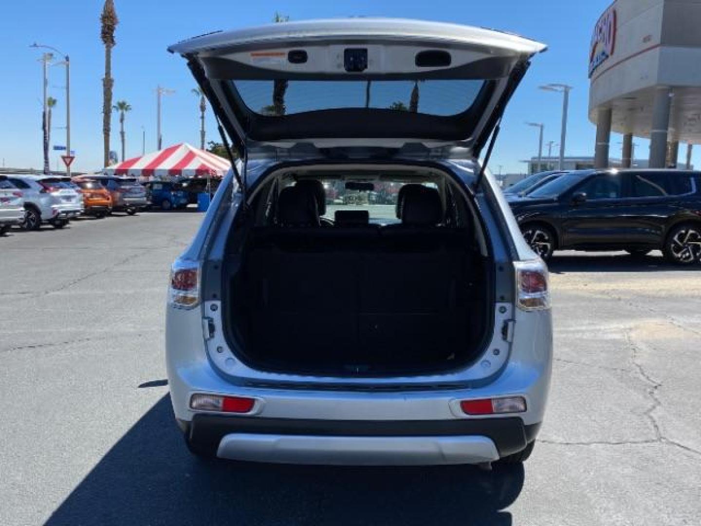 2015 SILVER Mitsubishi Outlander (JA4AD3A39FZ) with an 4-Cyl 2.4 Liter engine, Automatic CVT transmission, located at 412 Auto Vista Drive, Palmdale, 93551, (661) 945-0620, 34.592636, -118.136681 - Photo#15