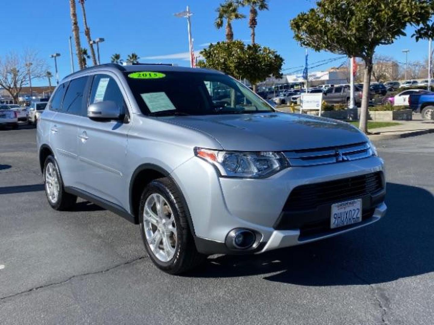 2015 SILVER Mitsubishi Outlander (JA4AD3A39FZ) with an 4-Cyl 2.4 Liter engine, Automatic CVT transmission, located at 412 Auto Vista Drive, Palmdale, 93551, (661) 945-0620, 34.592636, -118.136681 - Photo#16