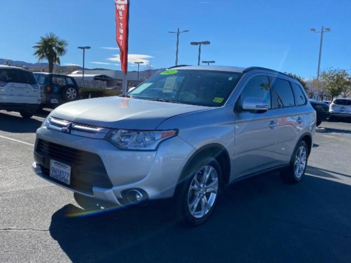 2015 SILVER Mitsubishi Outlander (JA4AD3A39FZ) with an 4-Cyl 2.4 Liter engine, Automatic CVT transmission, located at 412 Auto Vista Drive, Palmdale, 93551, (661) 945-0620, 34.592636, -118.136681 - Photo#18