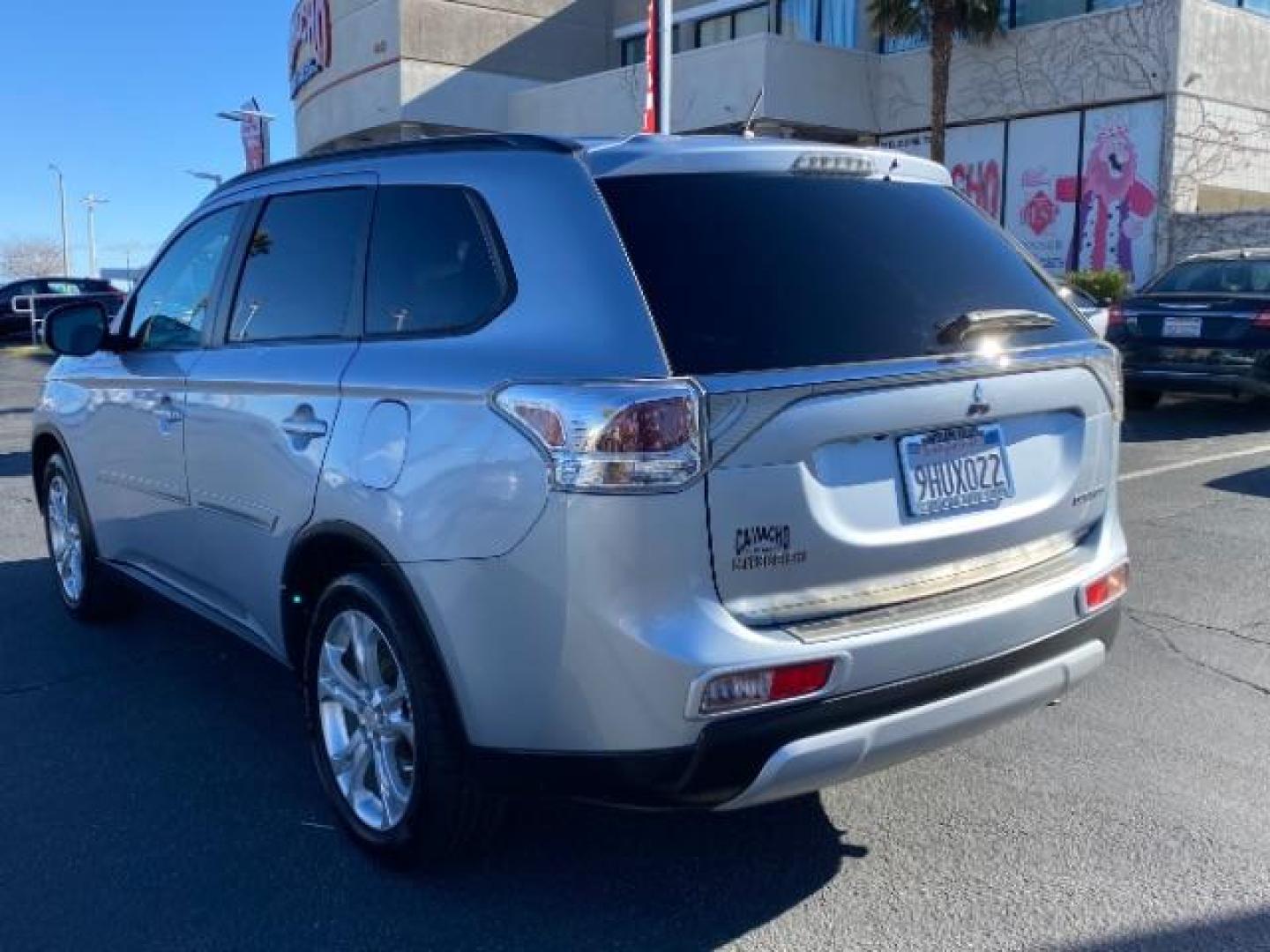 2015 SILVER Mitsubishi Outlander (JA4AD3A39FZ) with an 4-Cyl 2.4 Liter engine, Automatic CVT transmission, located at 412 Auto Vista Drive, Palmdale, 93551, (661) 945-0620, 34.592636, -118.136681 - Photo#19