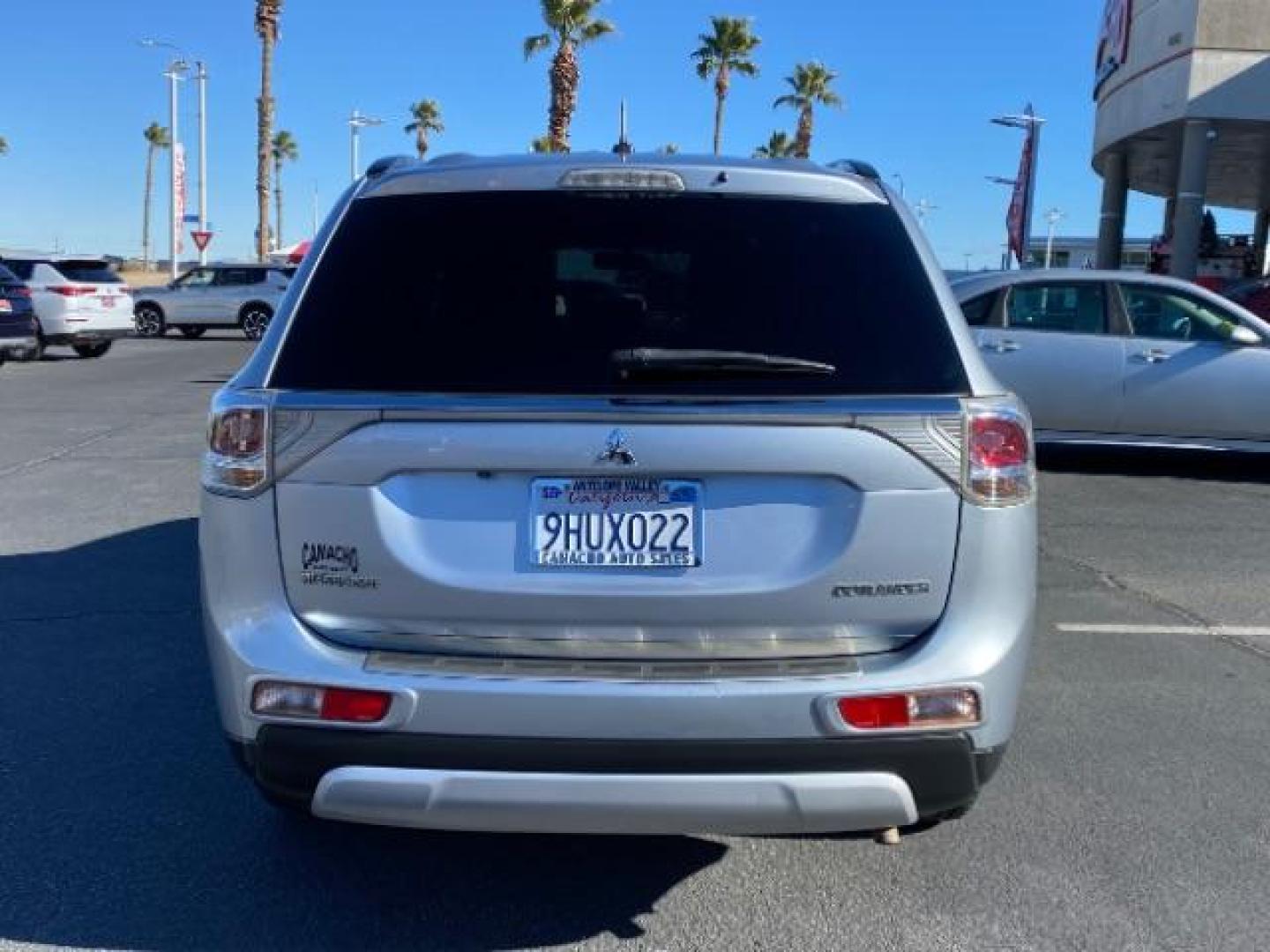 2015 SILVER Mitsubishi Outlander (JA4AD3A39FZ) with an 4-Cyl 2.4 Liter engine, Automatic CVT transmission, located at 412 Auto Vista Drive, Palmdale, 93551, (661) 945-0620, 34.592636, -118.136681 - Photo#21