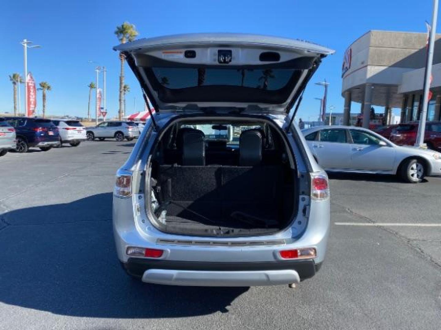 2015 SILVER Mitsubishi Outlander (JA4AD3A39FZ) with an 4-Cyl 2.4 Liter engine, Automatic CVT transmission, located at 412 Auto Vista Drive, Palmdale, 93551, (661) 945-0620, 34.592636, -118.136681 - Photo#29