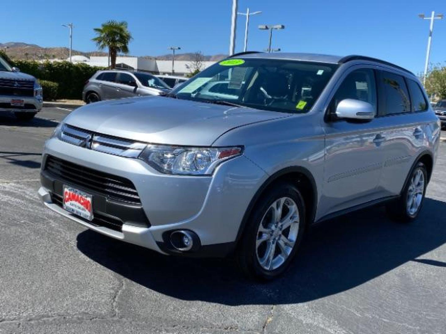 2015 SILVER Mitsubishi Outlander (JA4AD3A39FZ) with an 4-Cyl 2.4 Liter engine, Automatic CVT transmission, located at 412 Auto Vista Drive, Palmdale, 93551, (661) 945-0620, 34.592636, -118.136681 - Photo#3